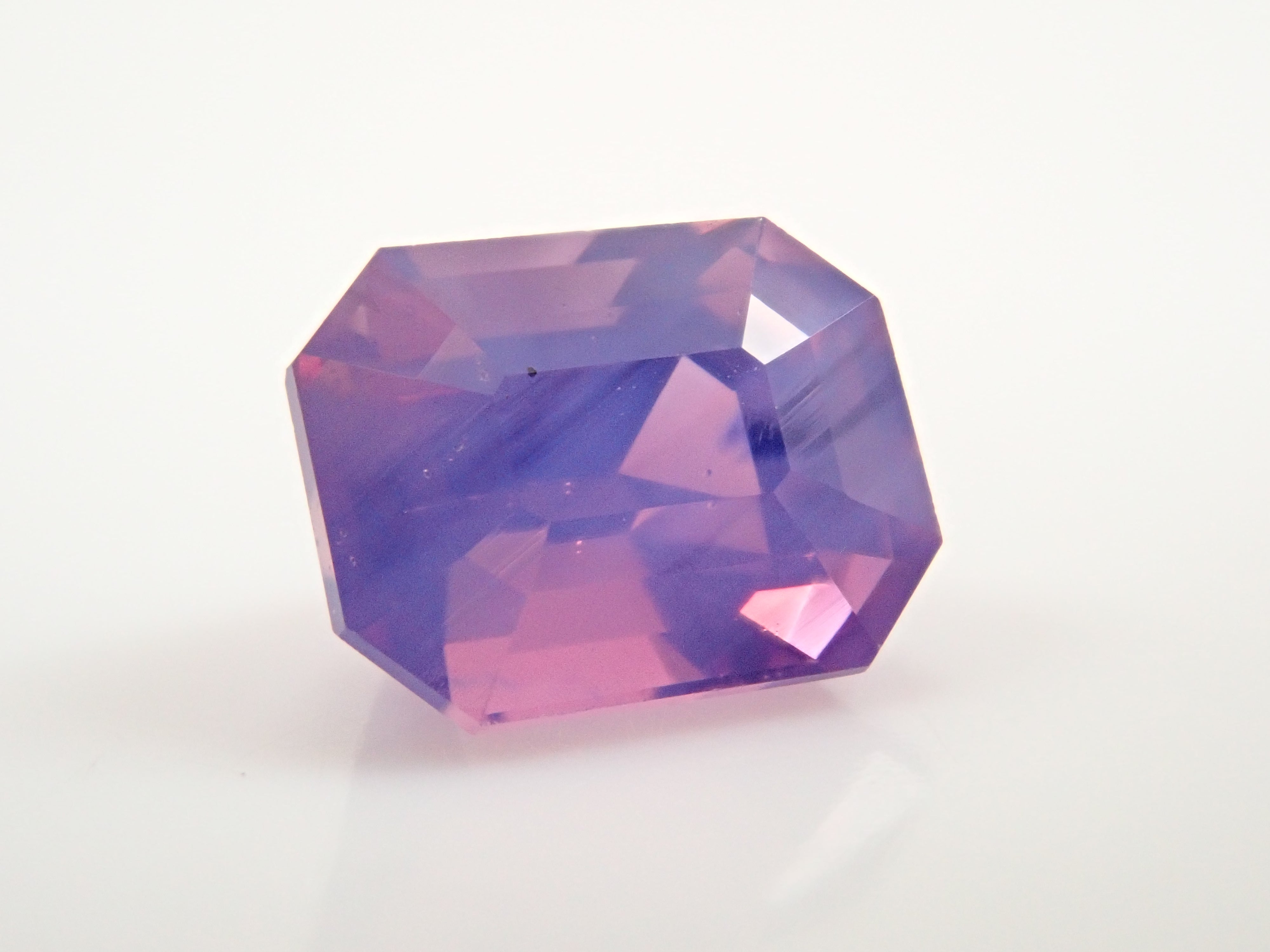 【抽選販売:10/31(金)10時am〆】マダガスカル産シルキーピンクサファイア 1.050ctルース GIT