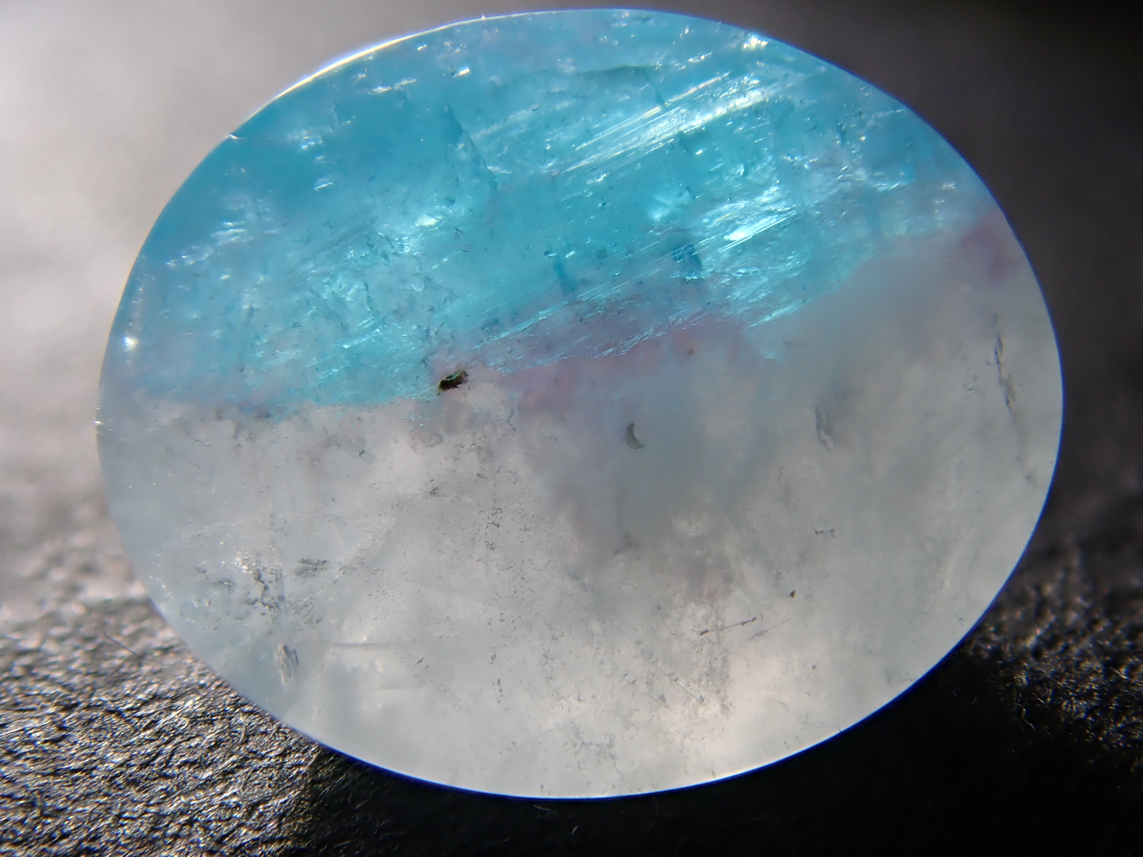 ブラジル産パライバトルマリンインクォーツ 0.780ctルース