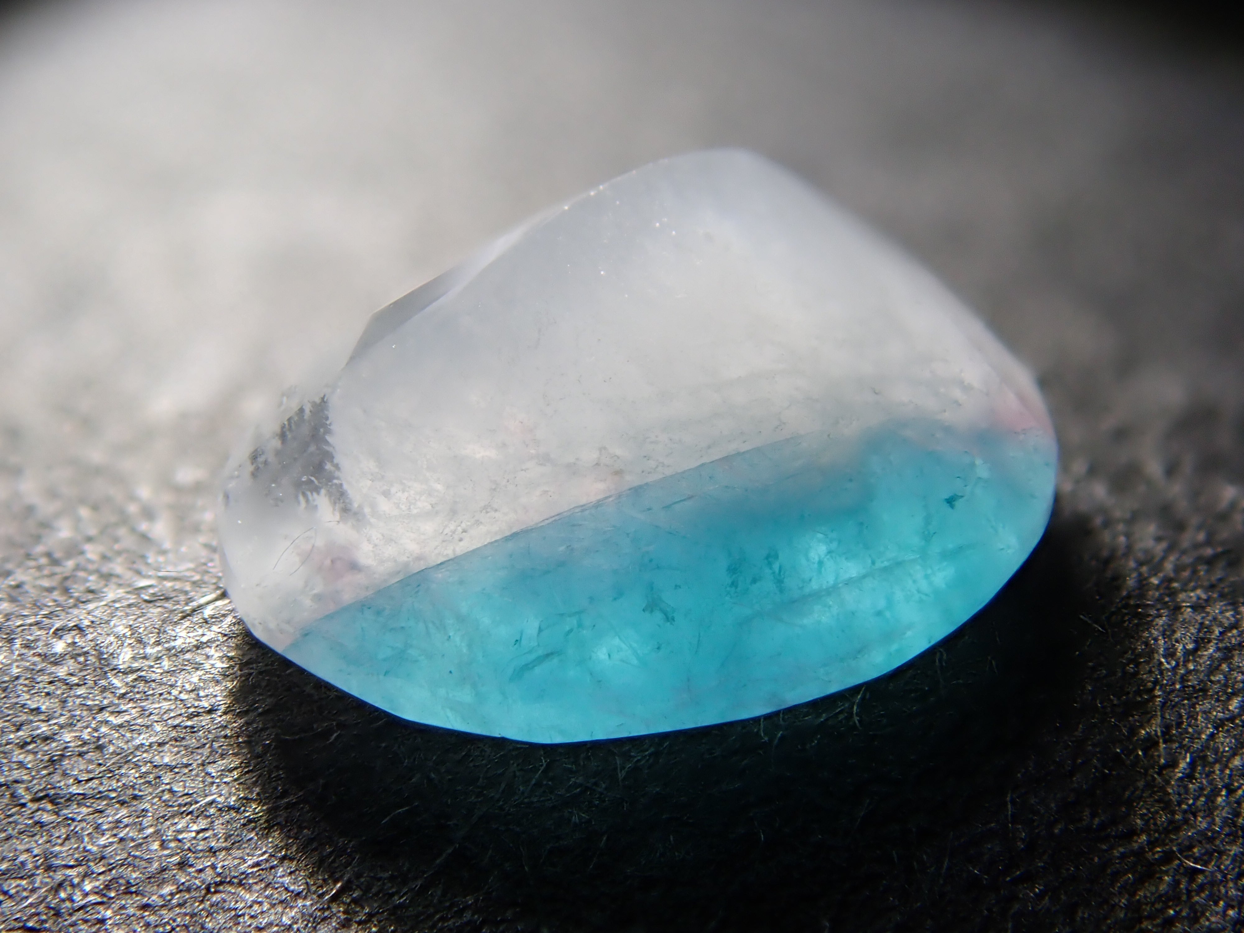 ブラジル産パライバトルマリンインクォーツ 0.780ctルース