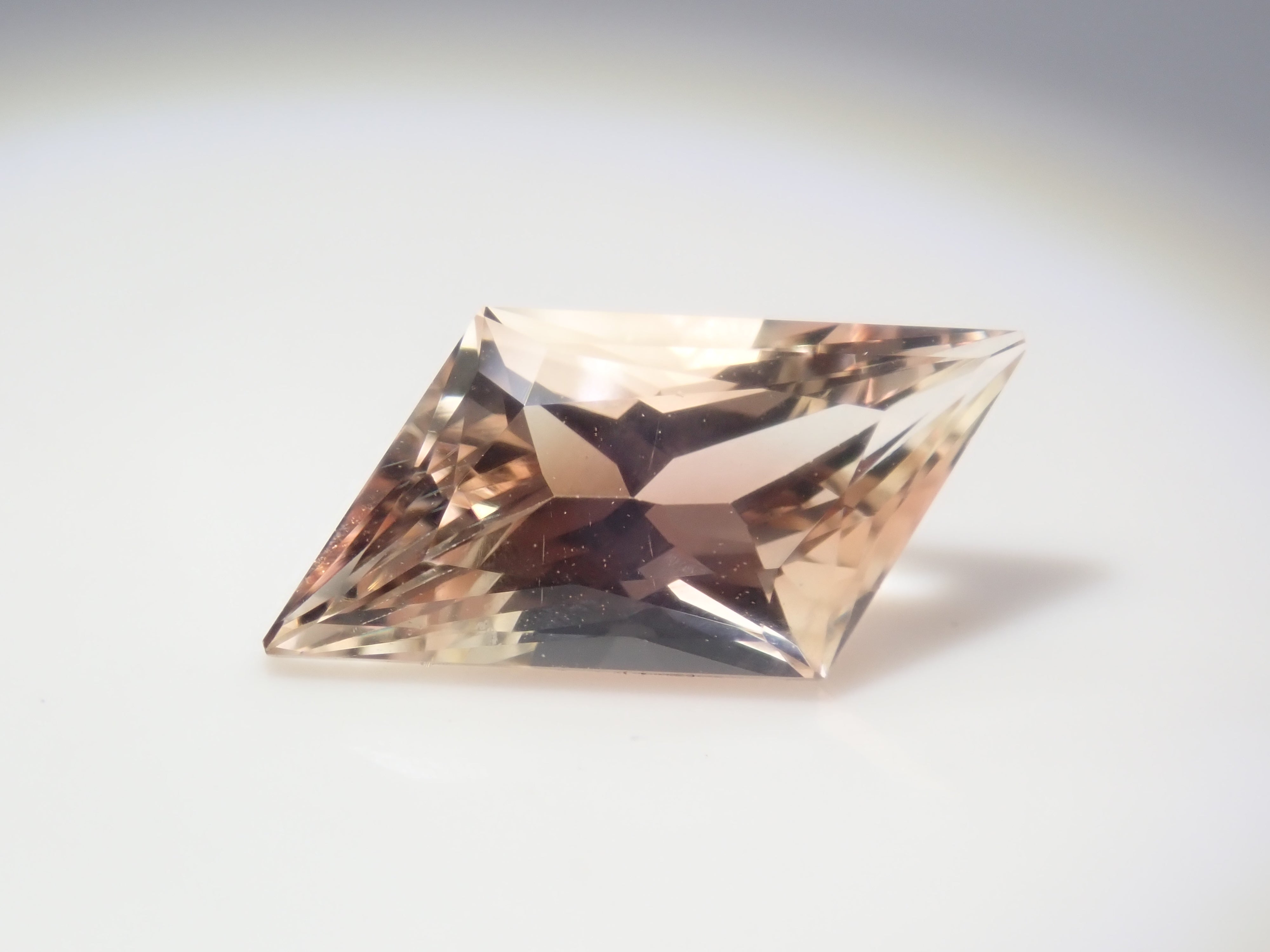 【11/1 22時販売】《限定11石》甲州貴石切子plusthreeやボルテックスカットを含むオレゴンサンストーンガチャ1石ルース(平均1.60ct)《複数購入割引有》