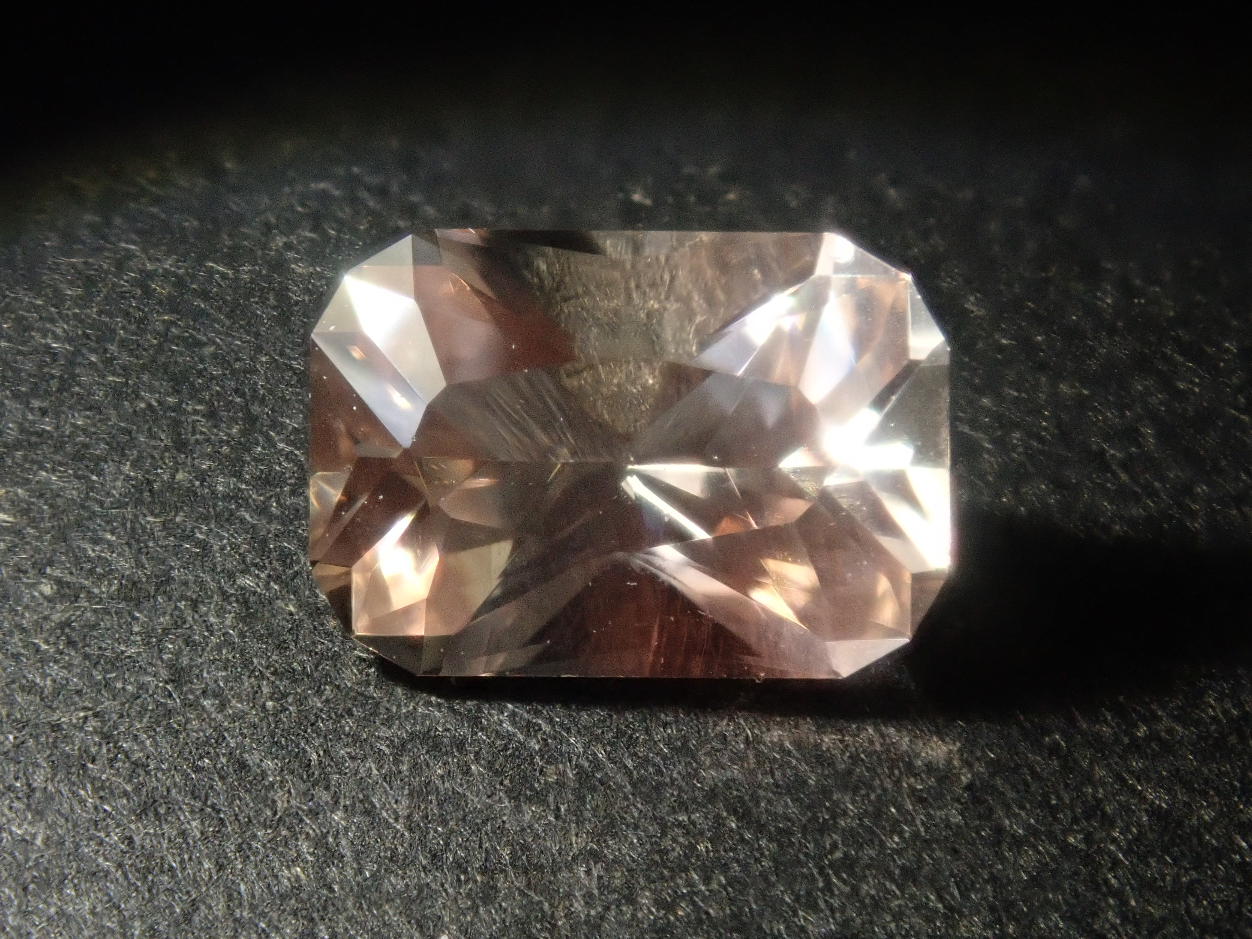 【11/1 22時販売】《限定11石》甲州貴石切子plusthreeやボルテックスカットを含むオレゴンサンストーンガチャ1石ルース(平均1.60ct)《複数購入割引有》