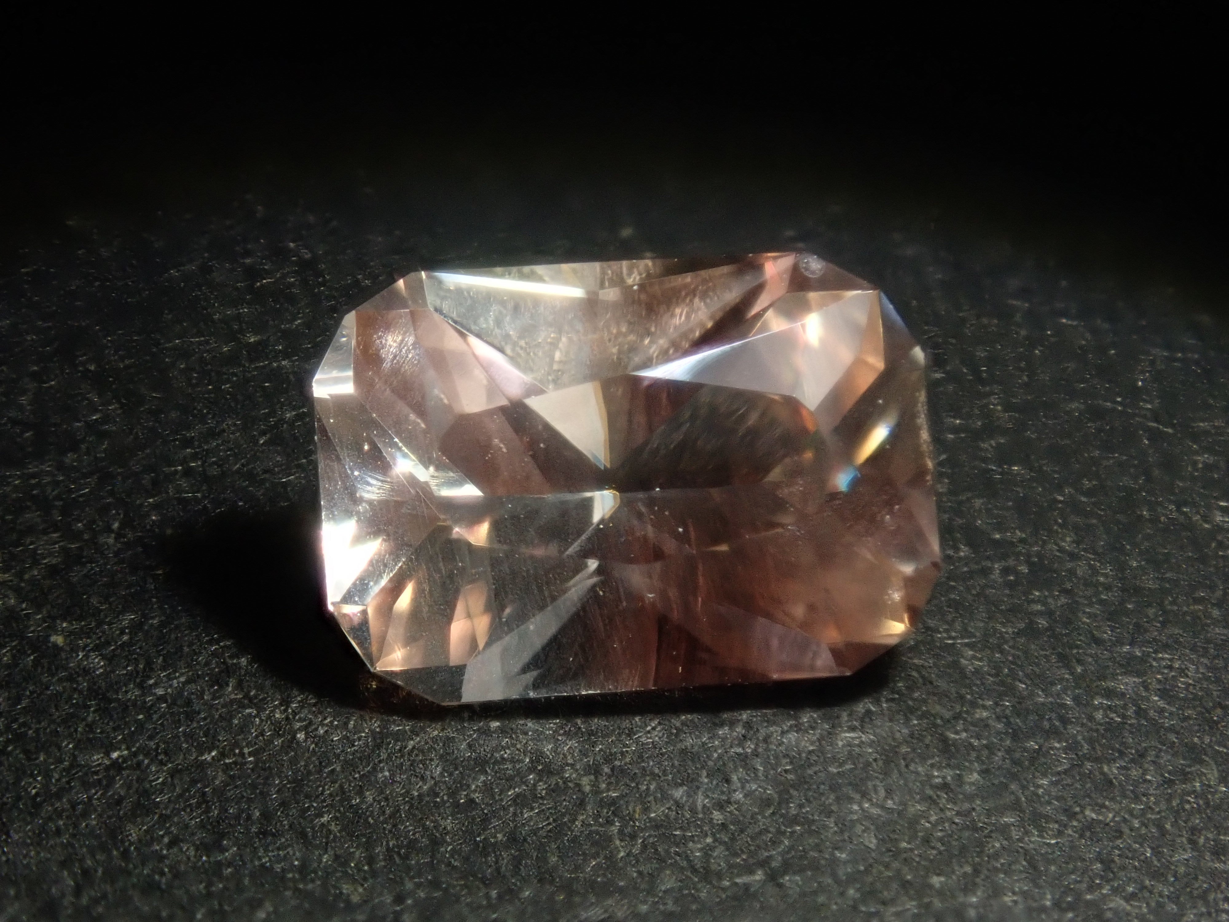 【11/1 22時販売】《限定11石》甲州貴石切子plusthreeやボルテックスカットを含むオレゴンサンストーンガチャ1石ルース(平均1.60ct)《複数購入割引有》