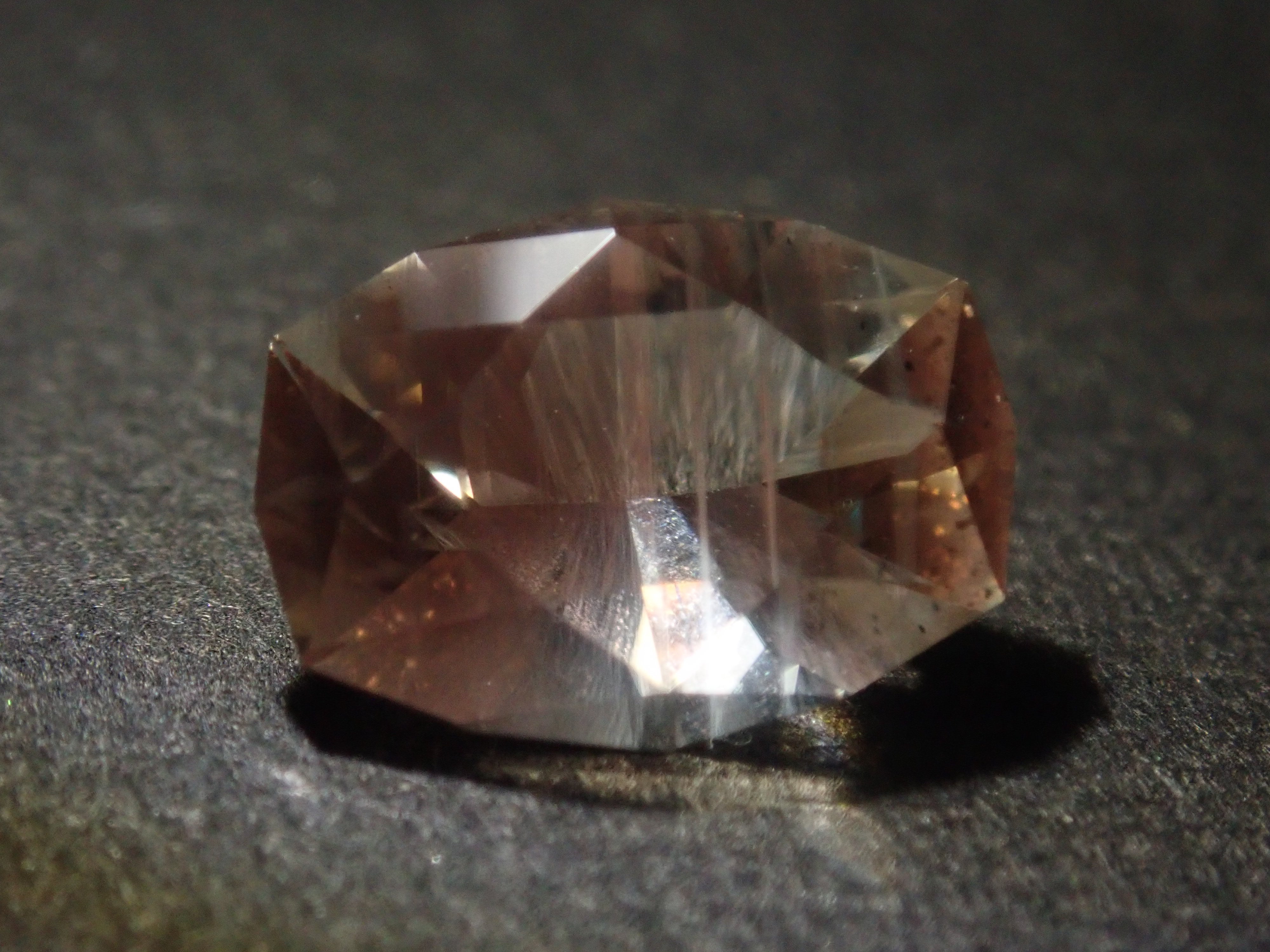 【11/1 22時販売】《限定11石》甲州貴石切子plusthreeやボルテックスカットを含むオレゴンサンストーンガチャ1石ルース(平均1.60ct)《複数購入割引有》