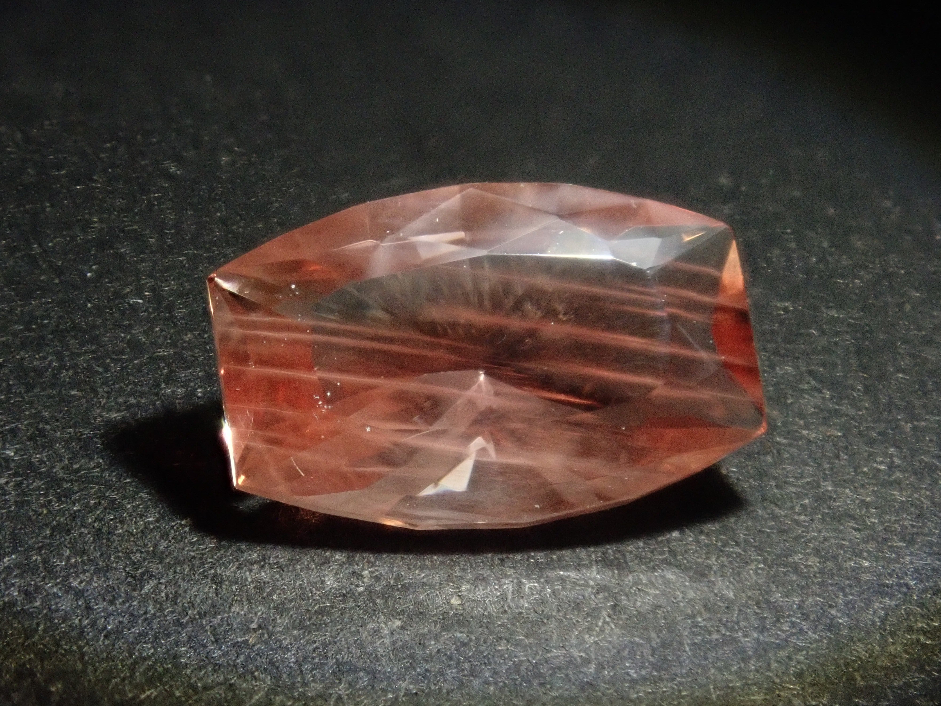 【11/1 22時販売】《限定11石》甲州貴石切子plusthreeやボルテックスカットを含むオレゴンサンストーンガチャ1石ルース(平均1.60ct)《複数購入割引有》