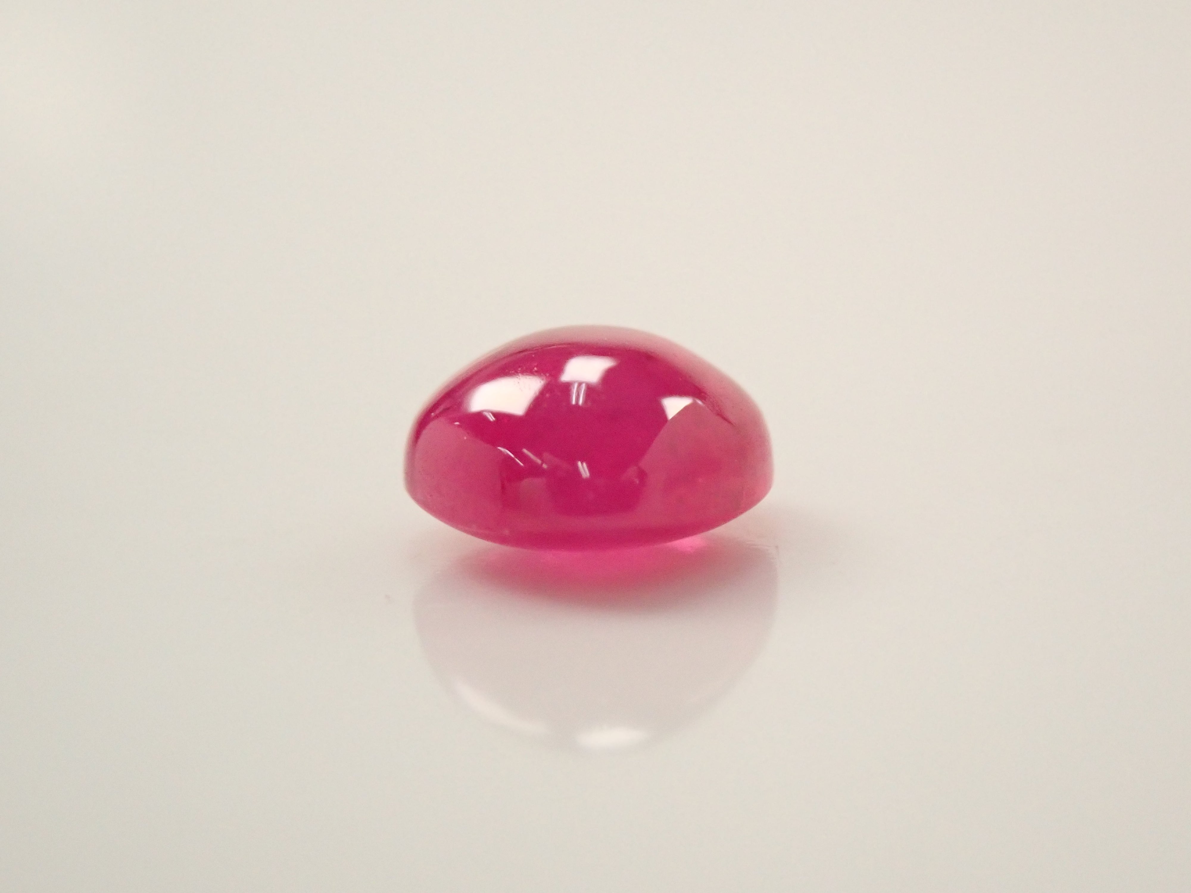 【11月23日晚間10點開售】格陵蘭紅寶石裸石,0.737克拉,附證書