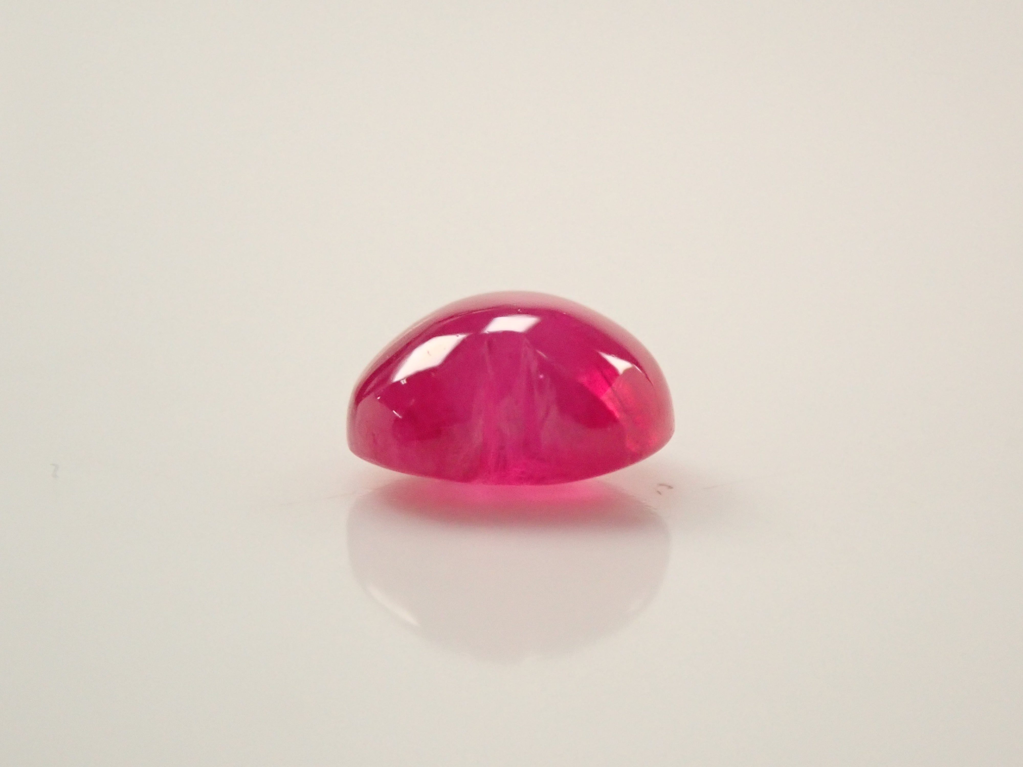 【11月23日晚間10點開售】格陵蘭紅寶石裸石,0.737克拉,附證書