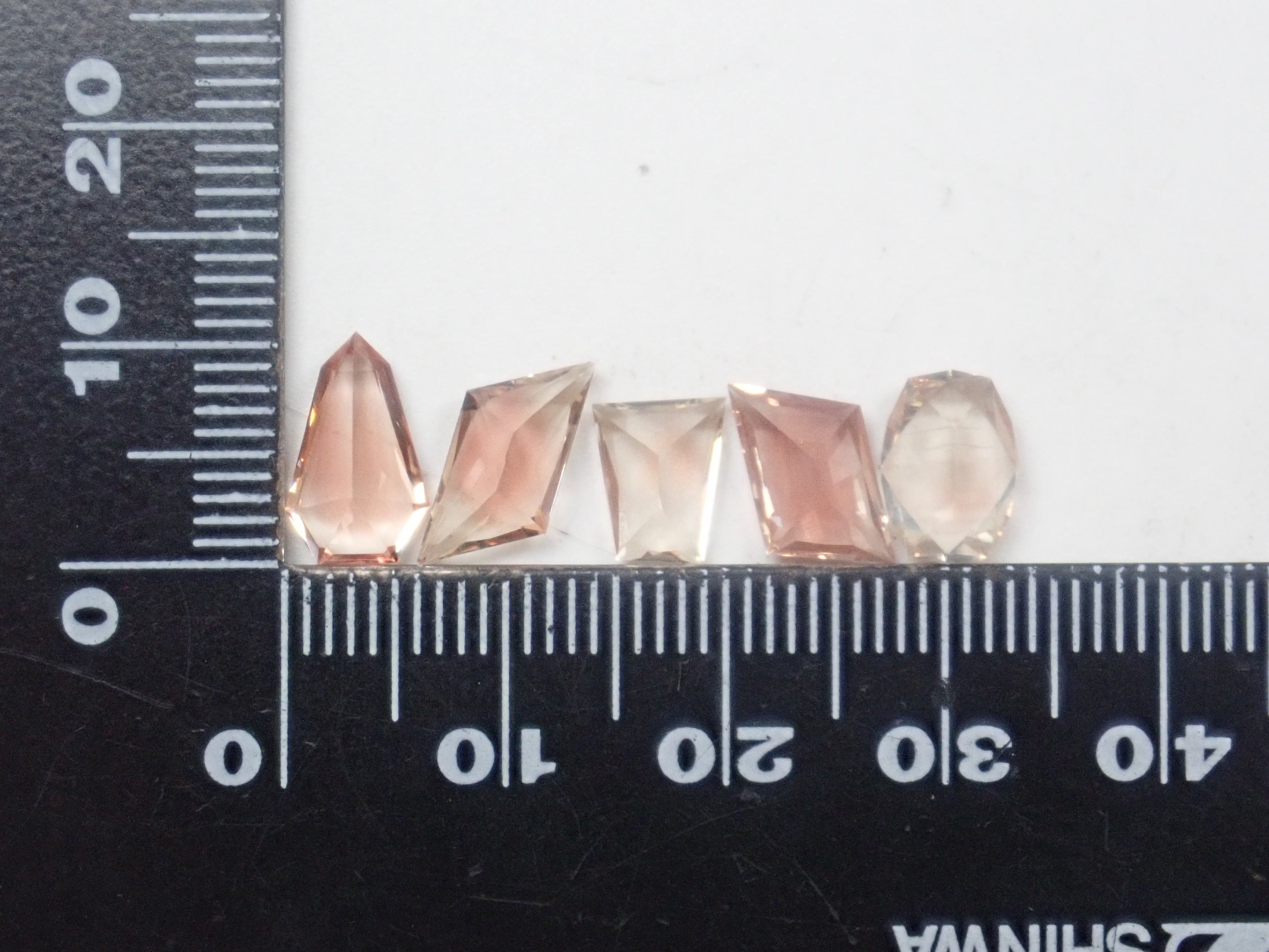 【11/1 22時販売】《限定11石》甲州貴石切子plusthreeやボルテックスカットを含むオレゴンサンストーンガチャ1石ルース(平均1.60ct)《複数購入割引有》