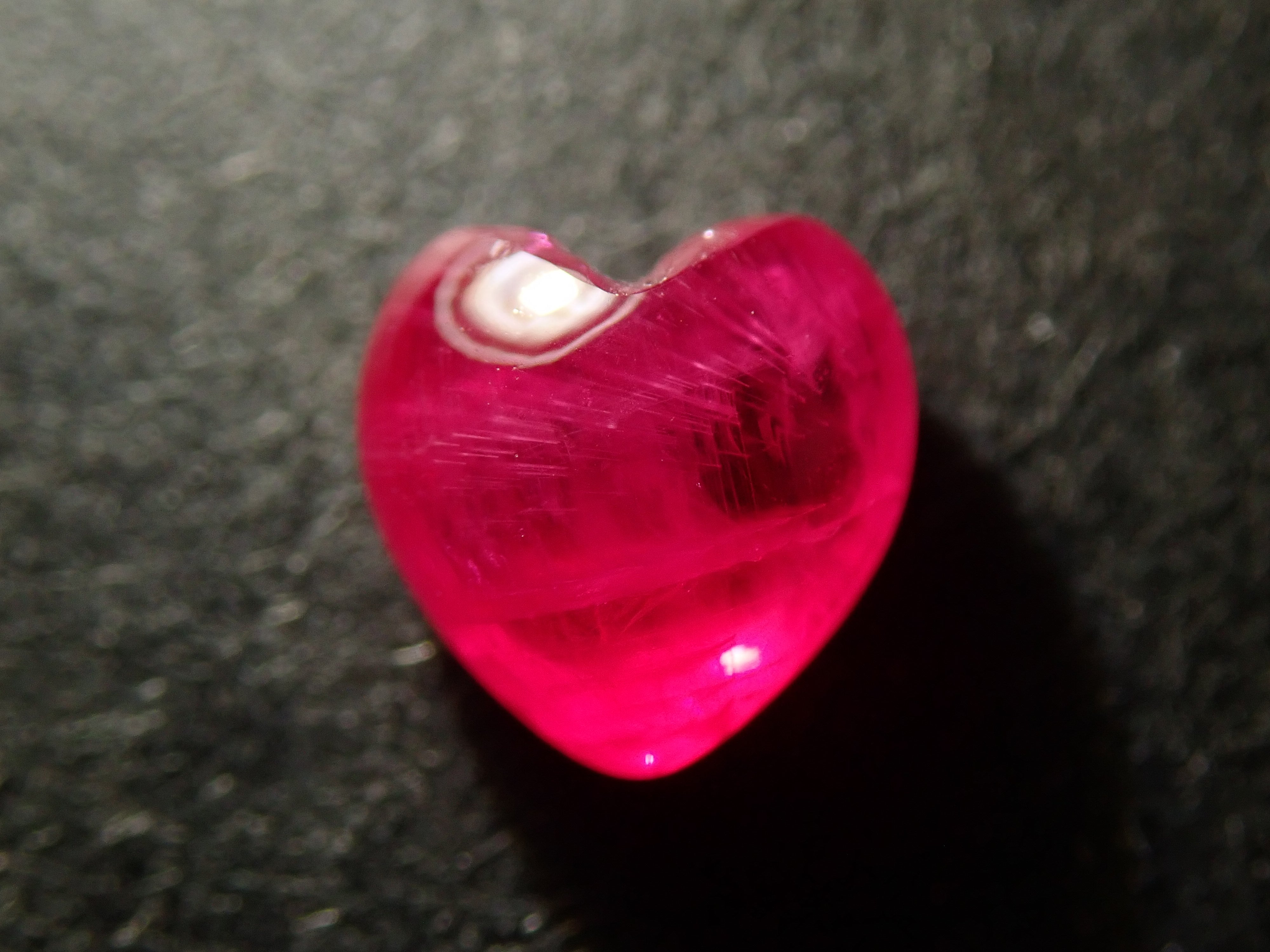 【11月23日晚間10點開售】格陵蘭紅寶石裸石,0.737克拉,附證書