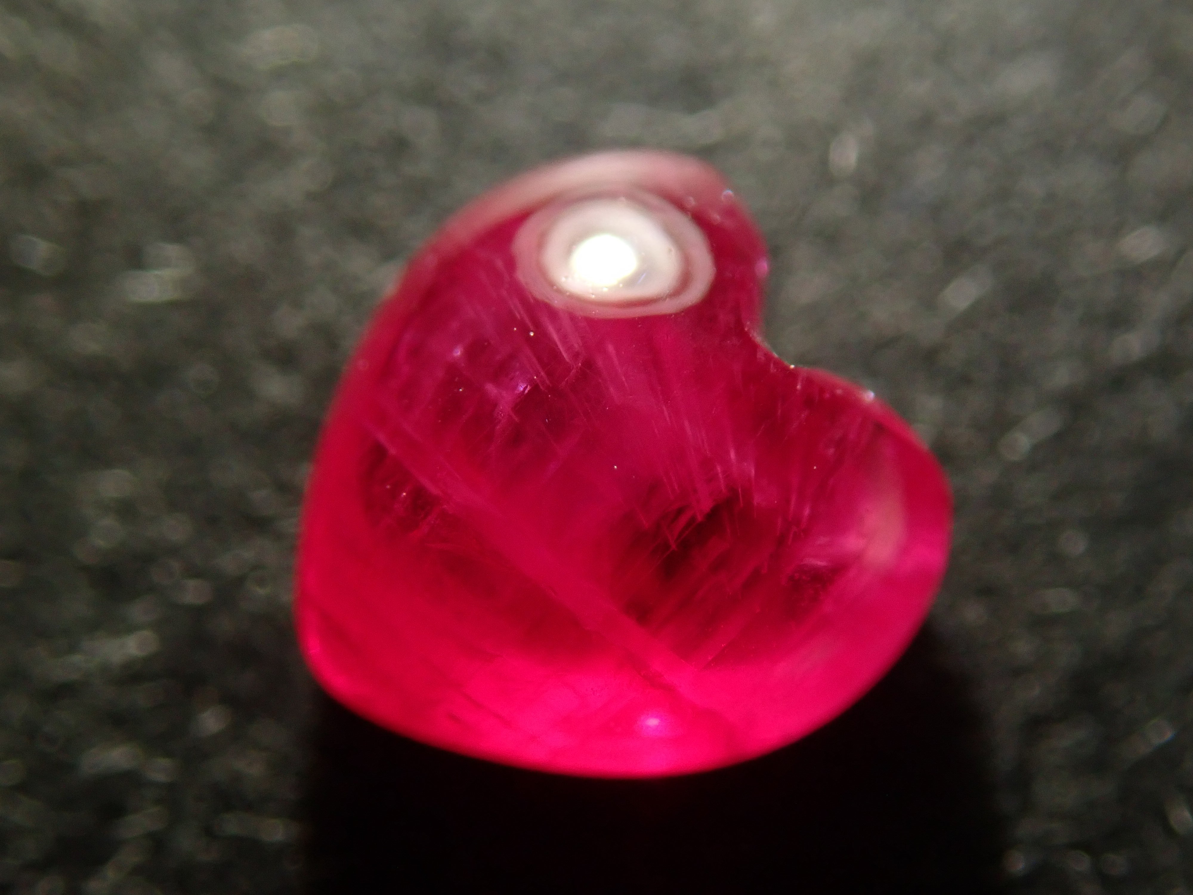 【11月23日晚間10點開售】格陵蘭紅寶石裸石,0.737克拉,附證書