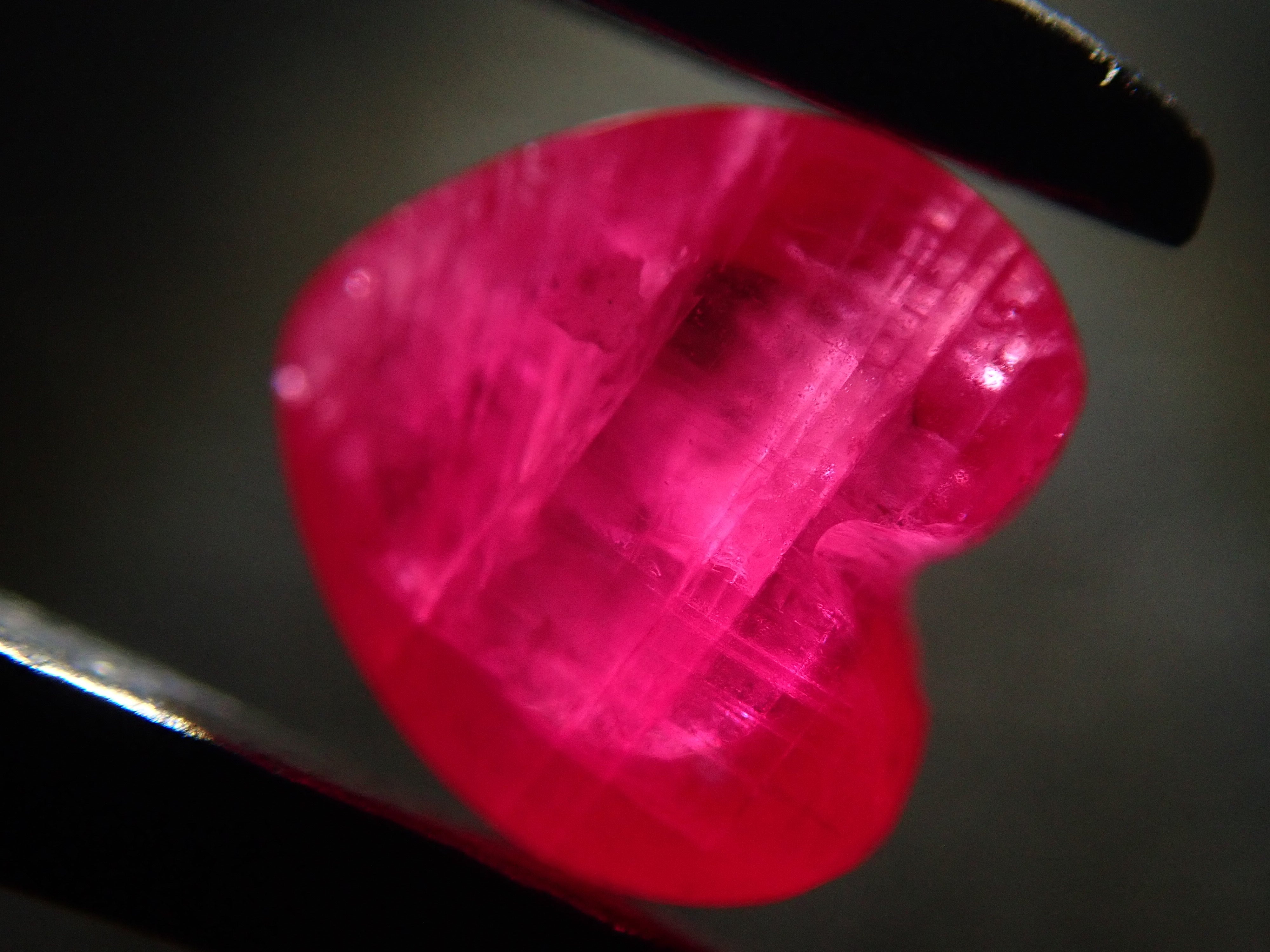 【11月23日晚間10點開售】格陵蘭紅寶石裸石,0.737克拉,附證書