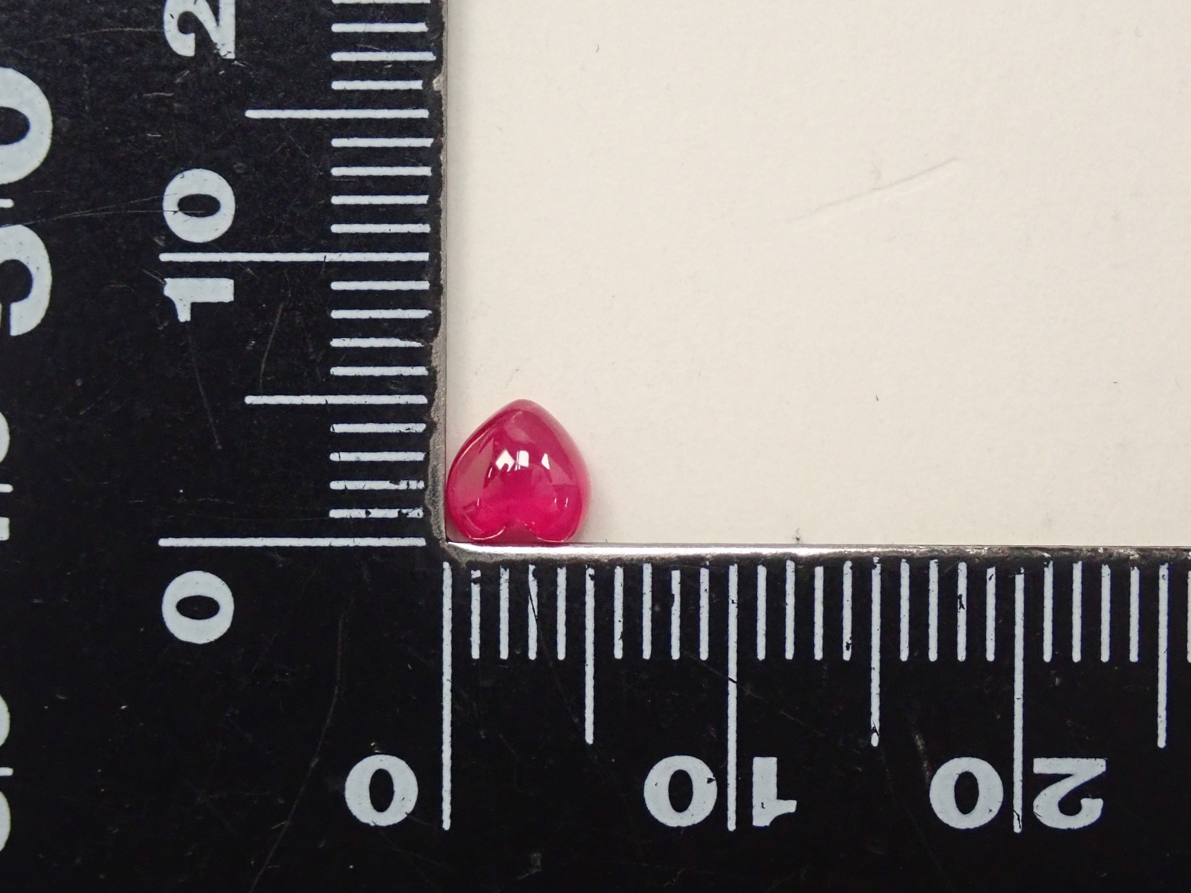 【11月23日晚間10點開售】格陵蘭紅寶石裸石,0.737克拉,附證書