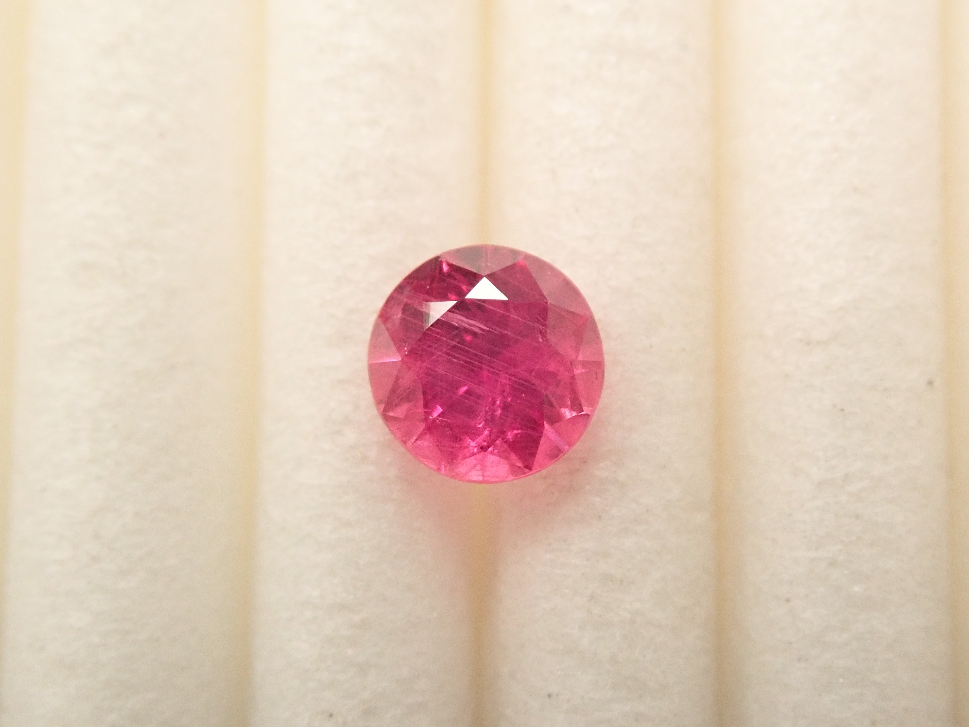 【11月23日晚間10點開售】格陵蘭紅寶石裸石,0.360克拉,附證書