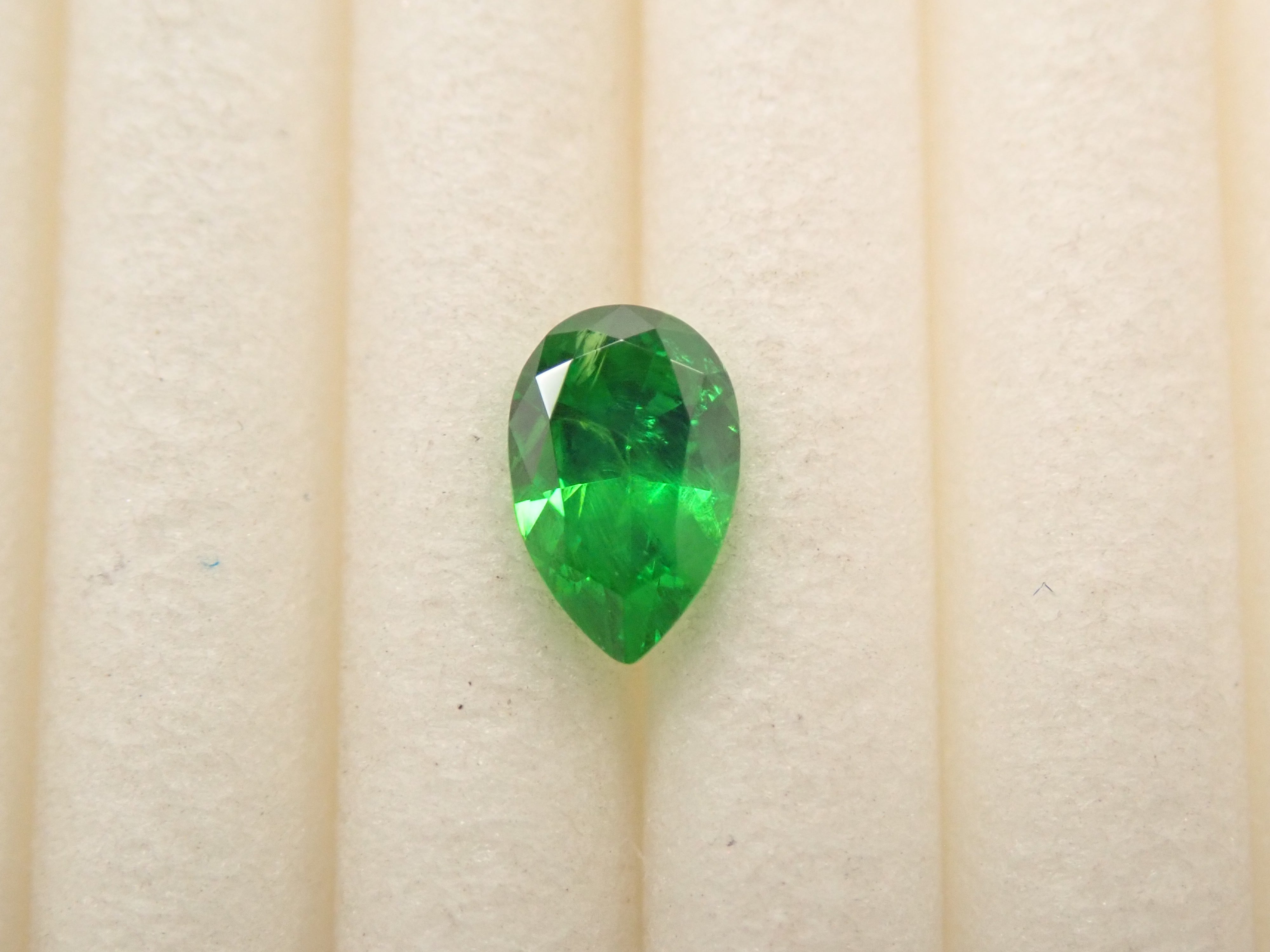 【10/31 22時販売】ロシア産デマントイドガーネット(ホーステール認む) 0.256ctルース