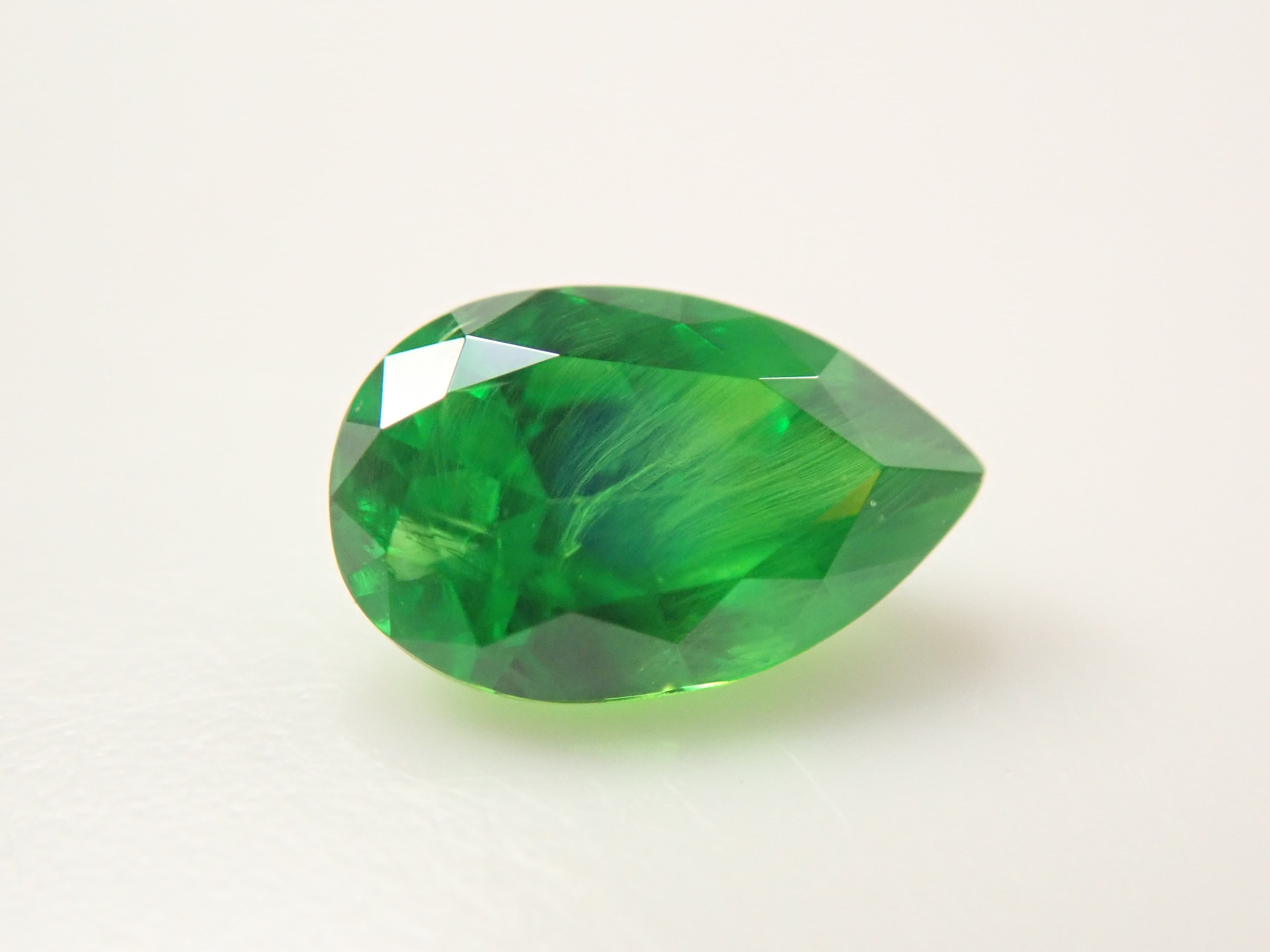 【10/31 22時販売】ロシア産デマントイドガーネット(ホーステール認む) 0.256ctルース