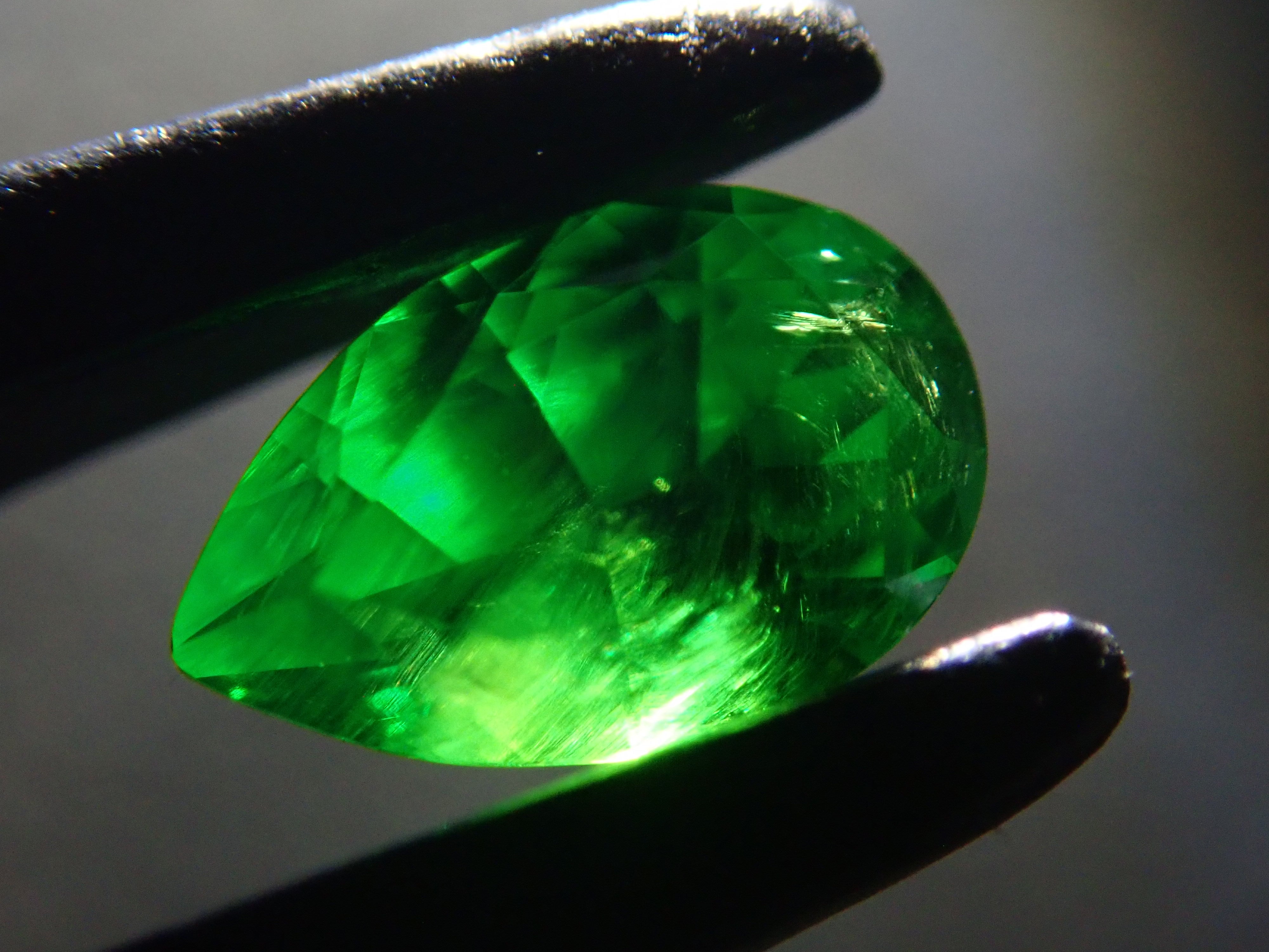 【10/31 22時販売】ロシア産デマントイドガーネット(ホーステール認む) 0.256ctルース