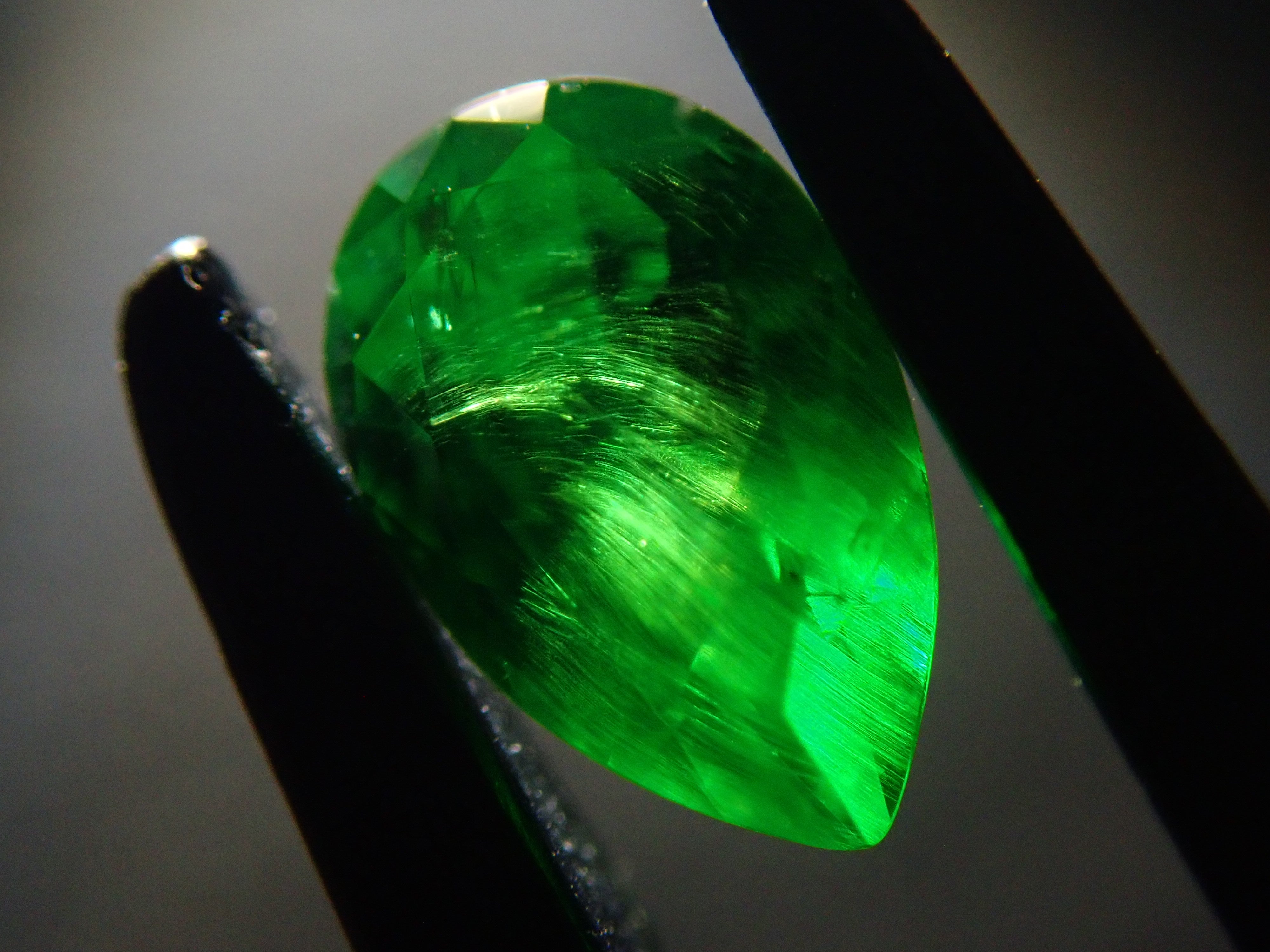 【10/31 22時販売】ロシア産デマントイドガーネット(ホーステール認む) 0.256ctルース