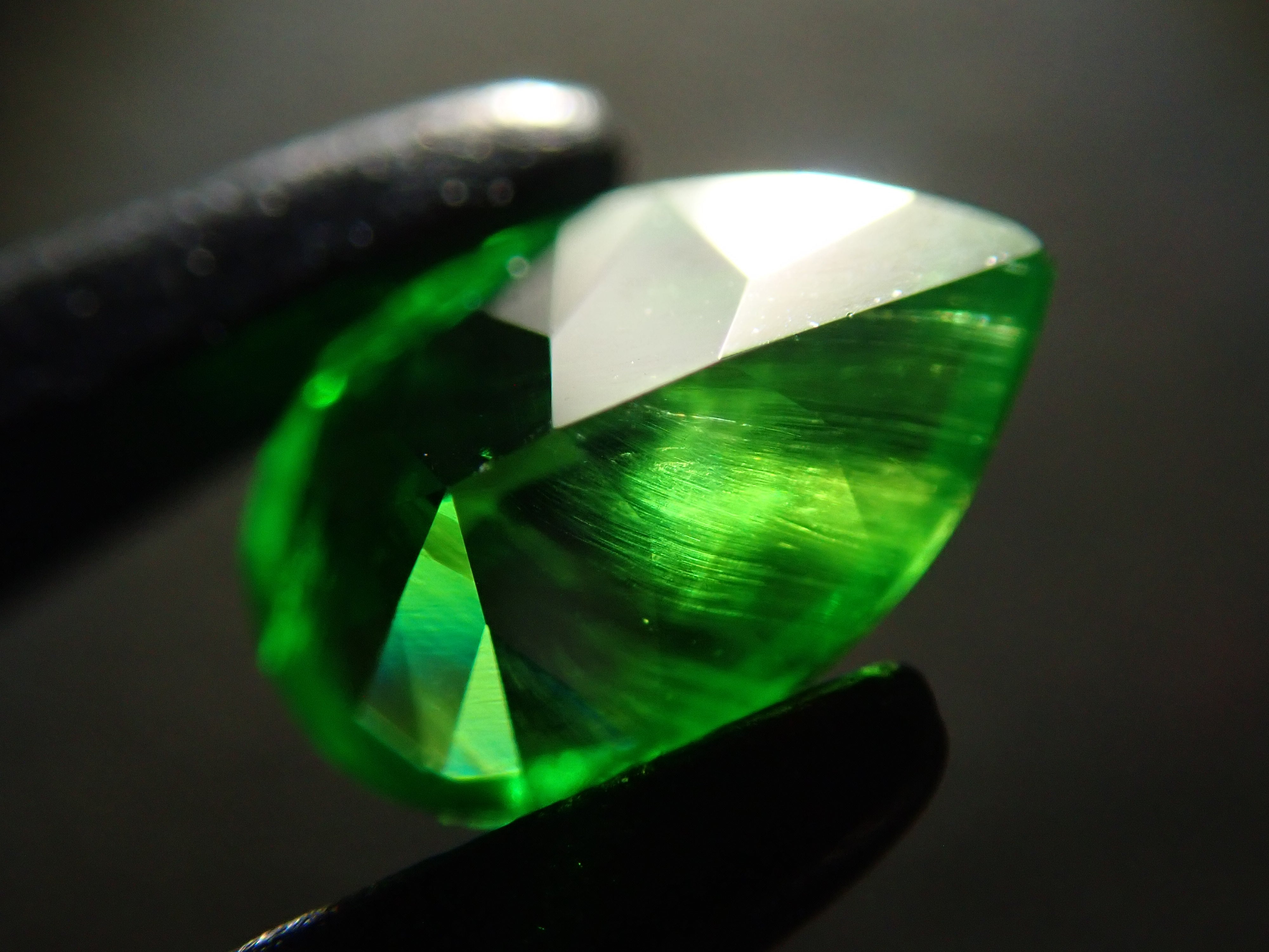 【10/31 22時販売】ロシア産デマントイドガーネット(ホーステール認む) 0.256ctルース