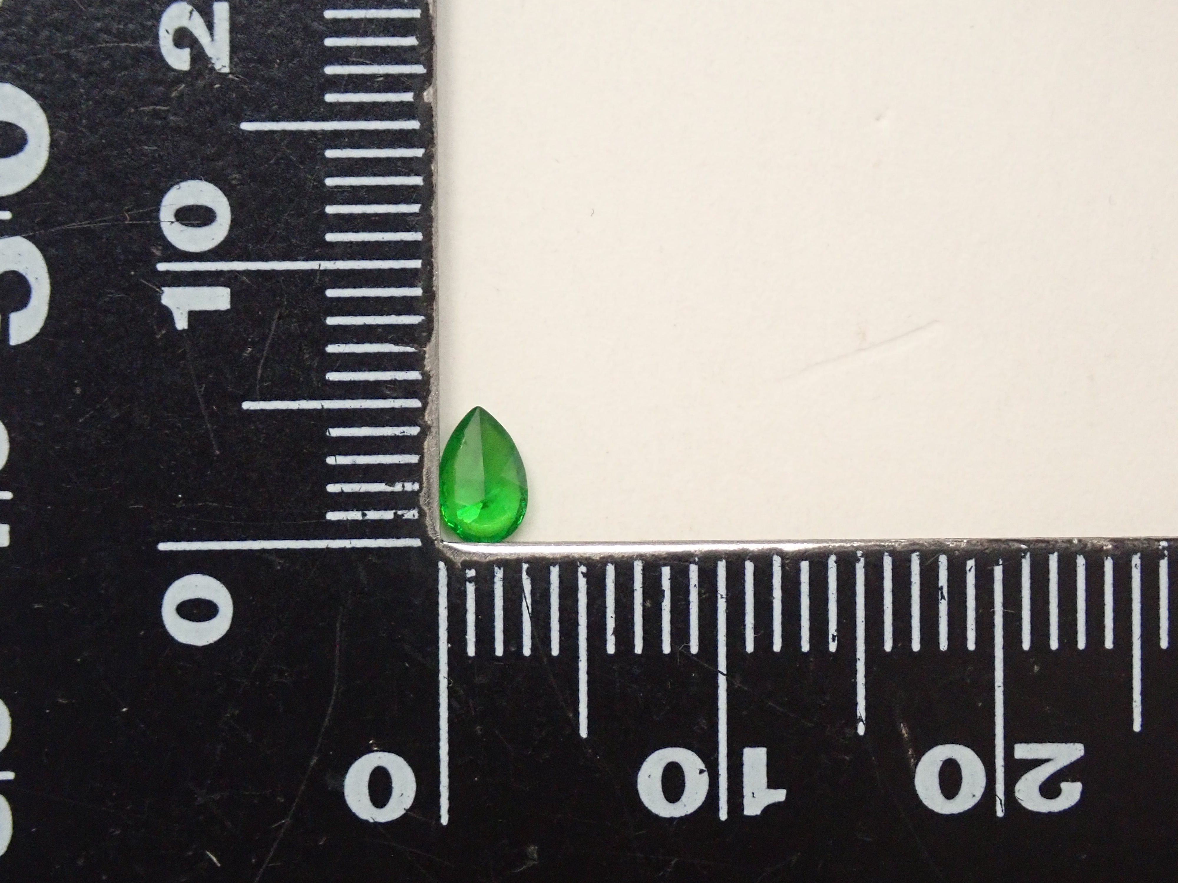 【10/31 22時販売】ロシア産デマントイドガーネット(ホーステール認む) 0.256ctルース