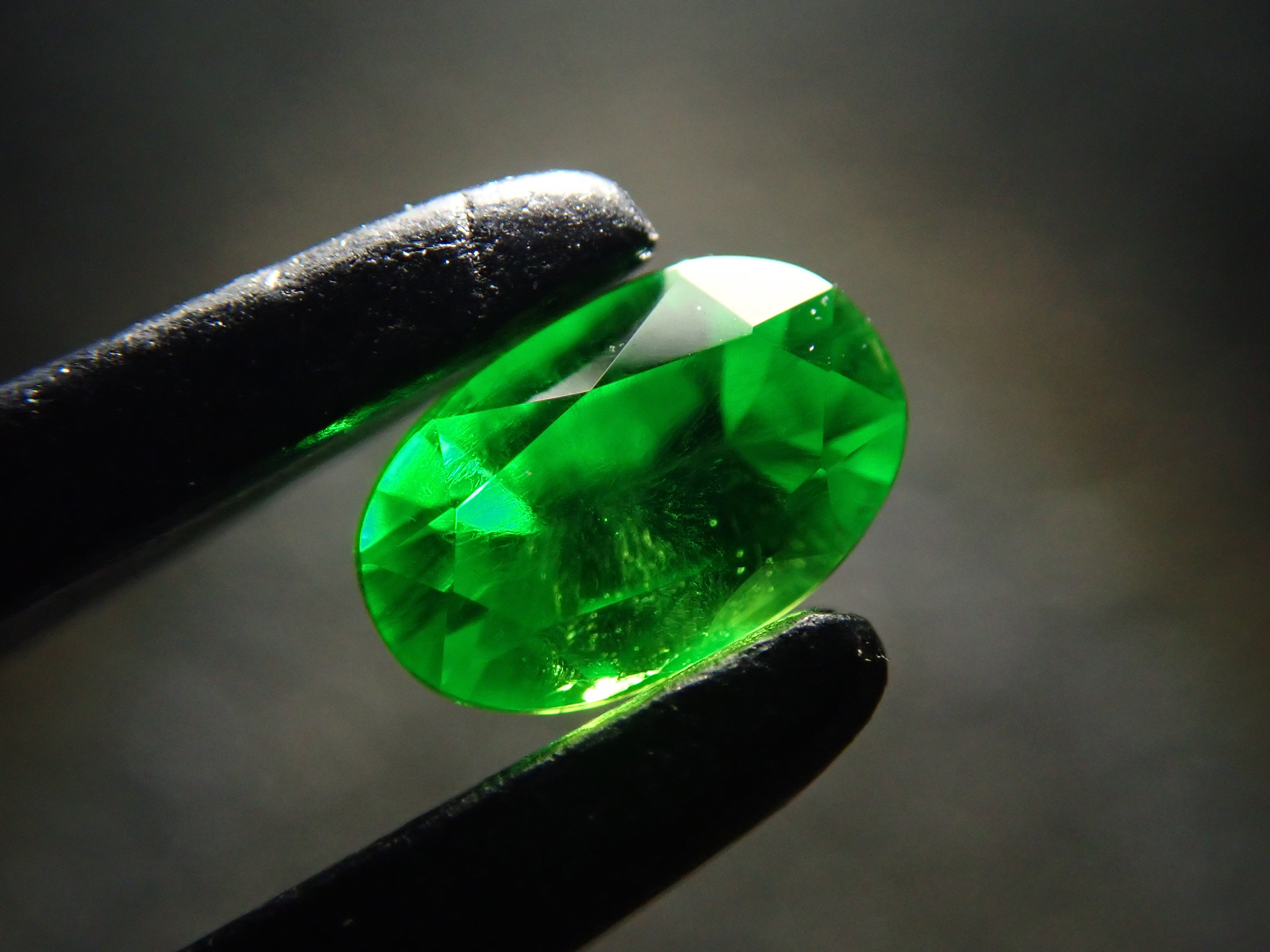 【10/31 22時販売】ロシア産デマントイドガーネット(ホーステール認む) 0.110ctルース