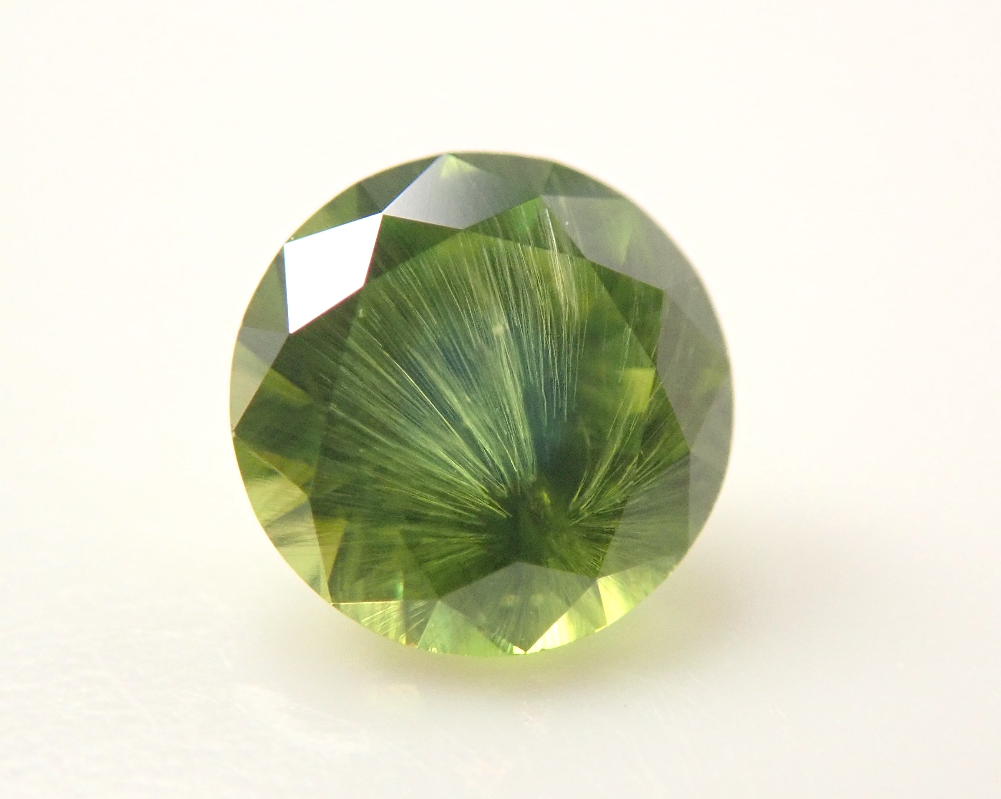 【11/18 22時販売】ロシア産デマントイドガーネット(ホーステール認む) 3.8mm/0.249ctルース