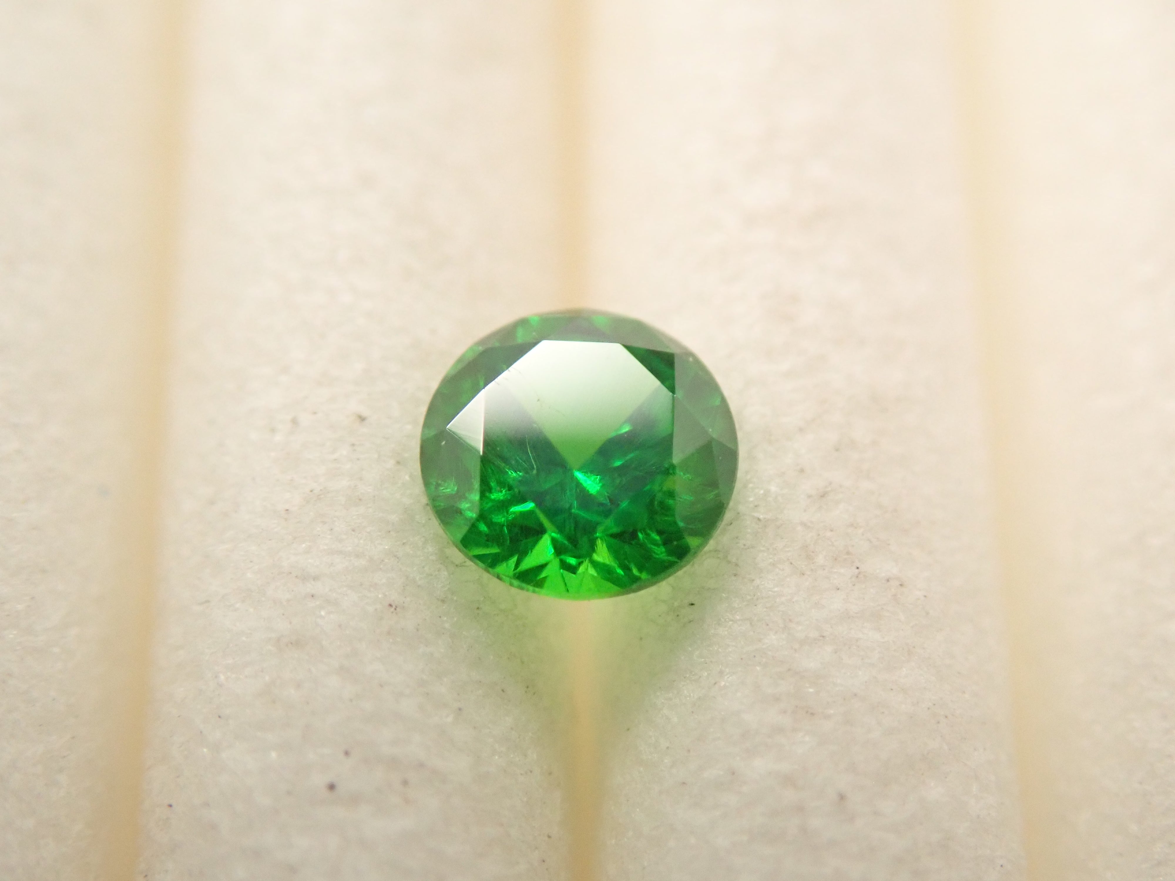 【10/31 22時販売】ロシア産デマントイドガーネット(ホーステール認む) 3.0mm/0.135ctルース