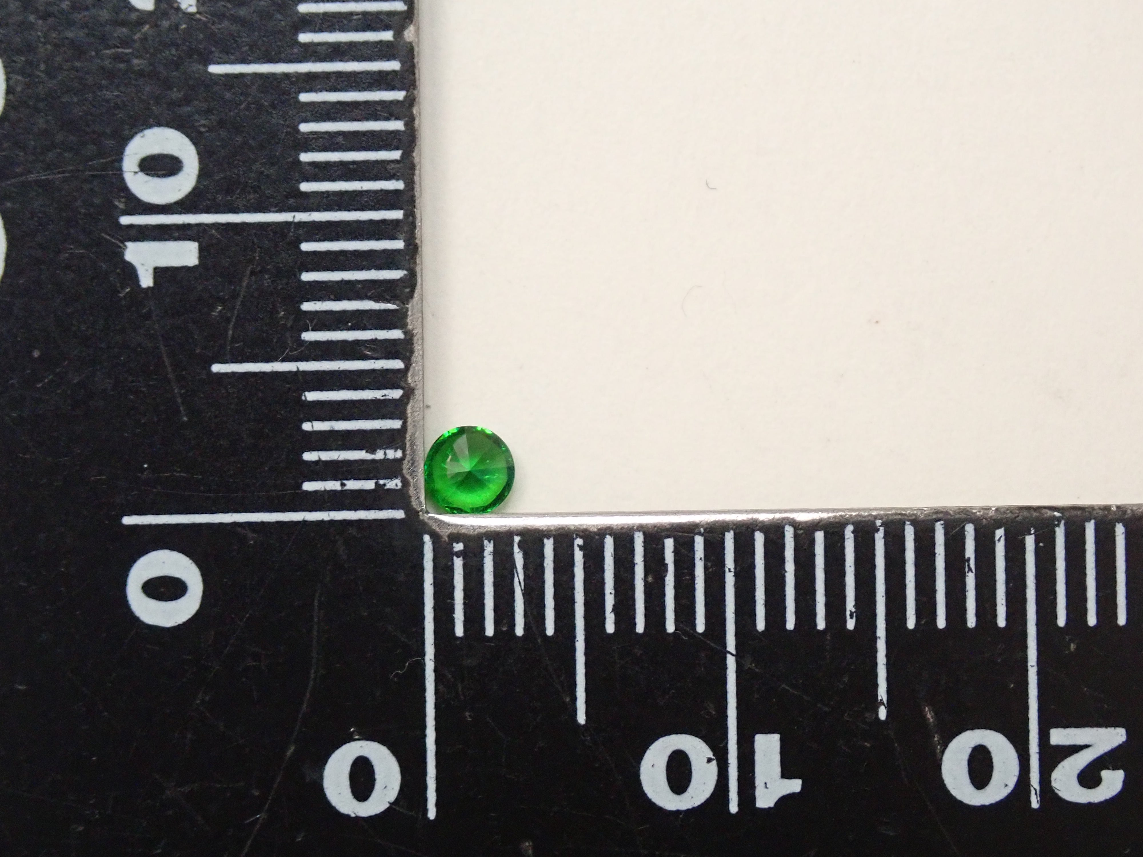 【10/31 22時販売】ロシア産デマントイドガーネット(ホーステール認む) 3.0mm/0.135ctルース