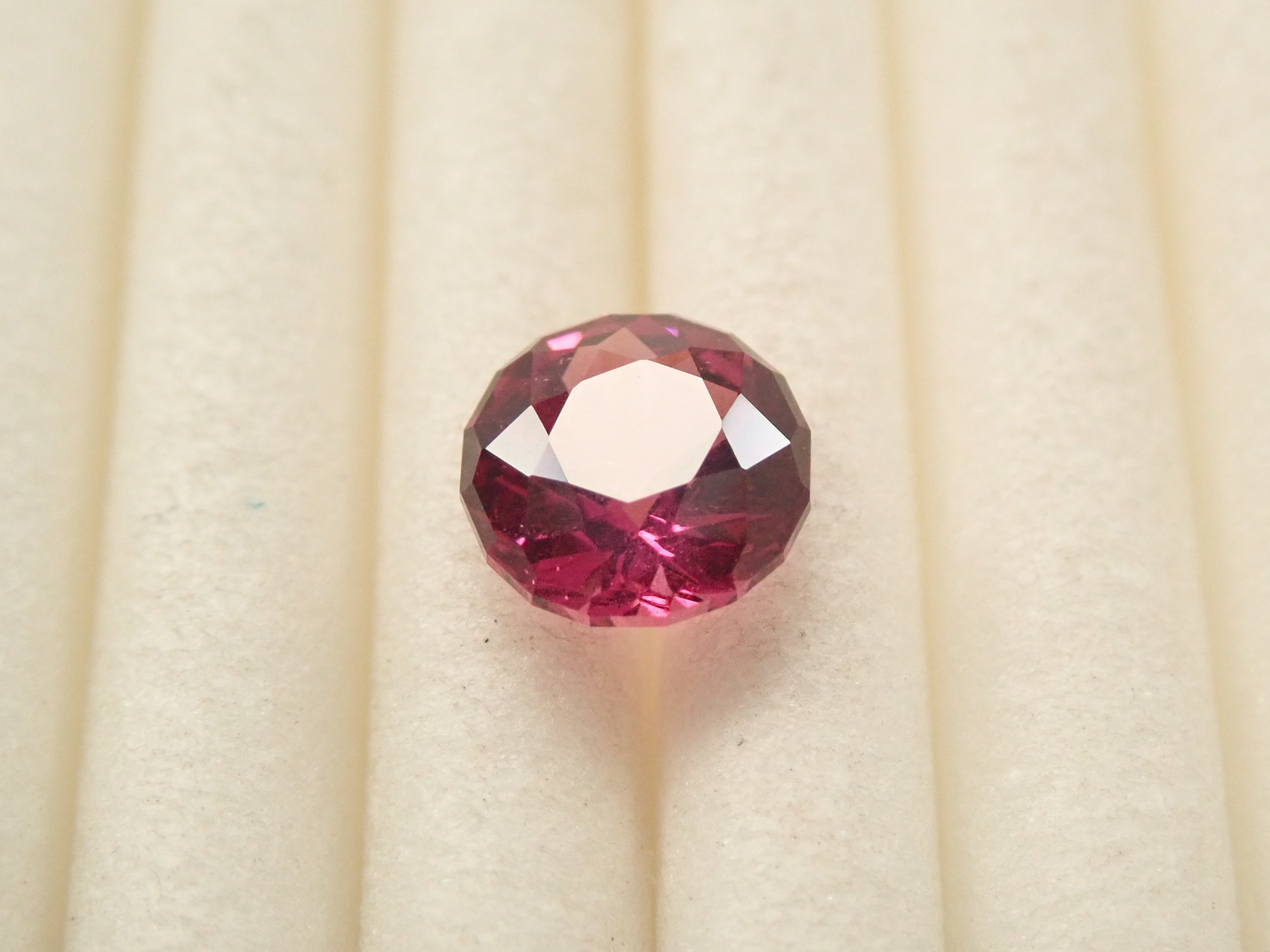 【11/13 22時販売】ロードライトガーネット 5.3mm/0.703ctルース