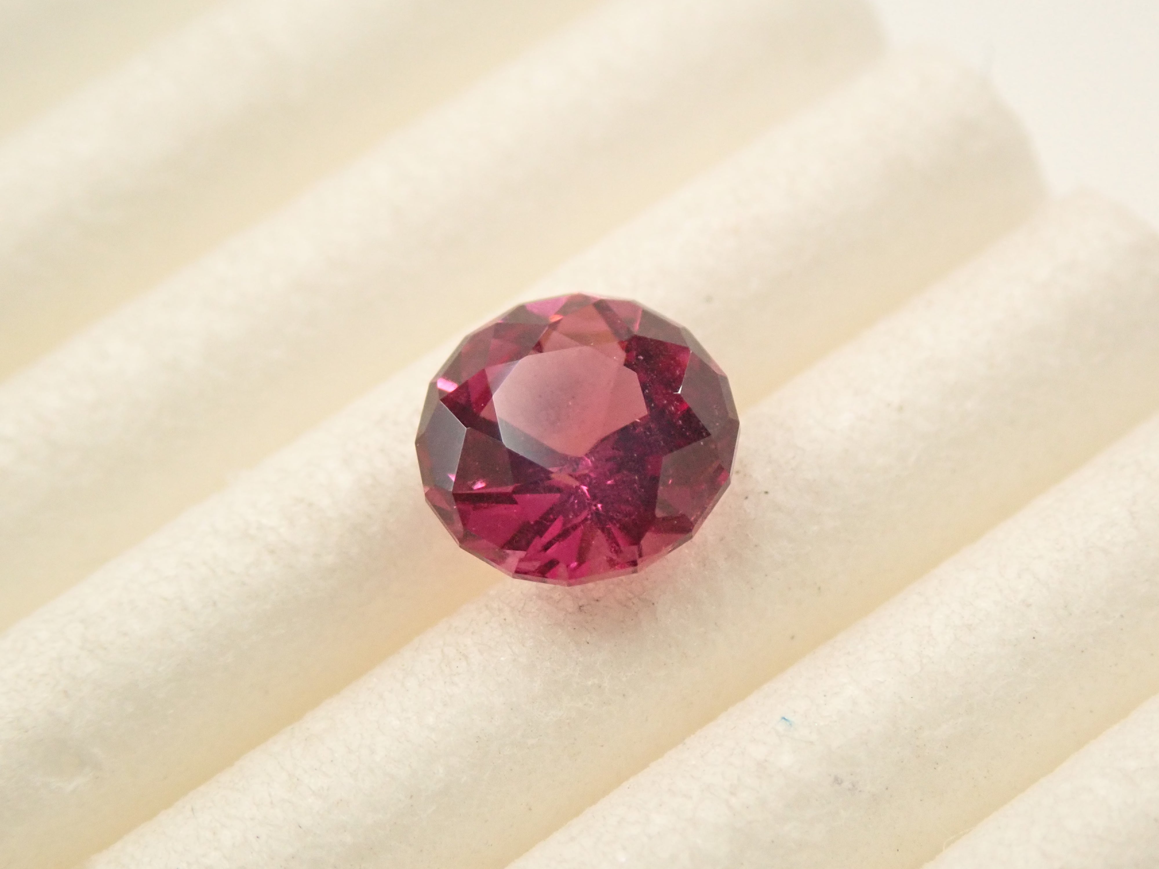 【11/13 22時販売】ロードライトガーネット 5.3mm/0.703ctルース