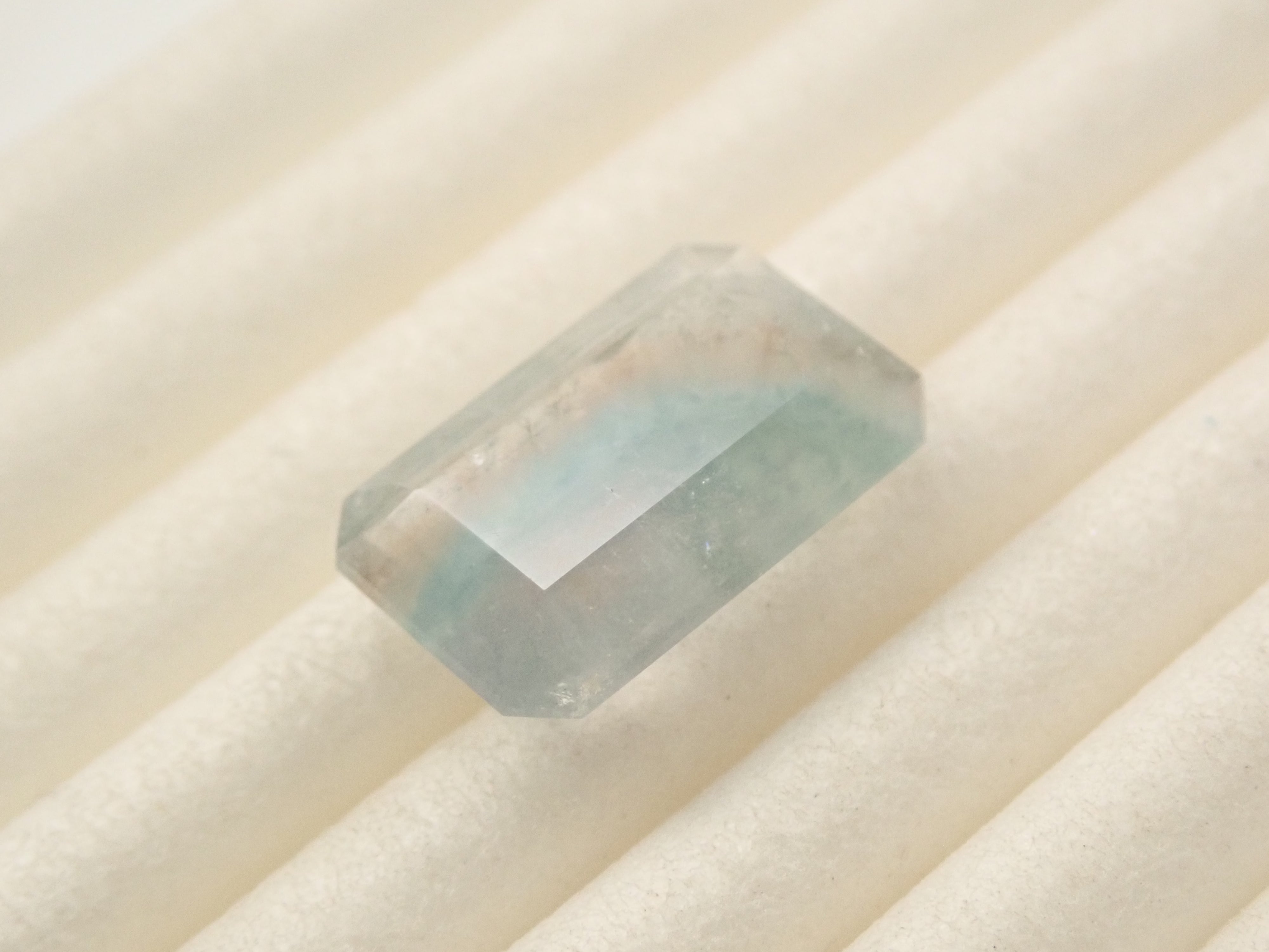 【11月22日晚間10點開賣】巴西美杜莎石英(帕拉伊巴石英)2.383克拉裸石