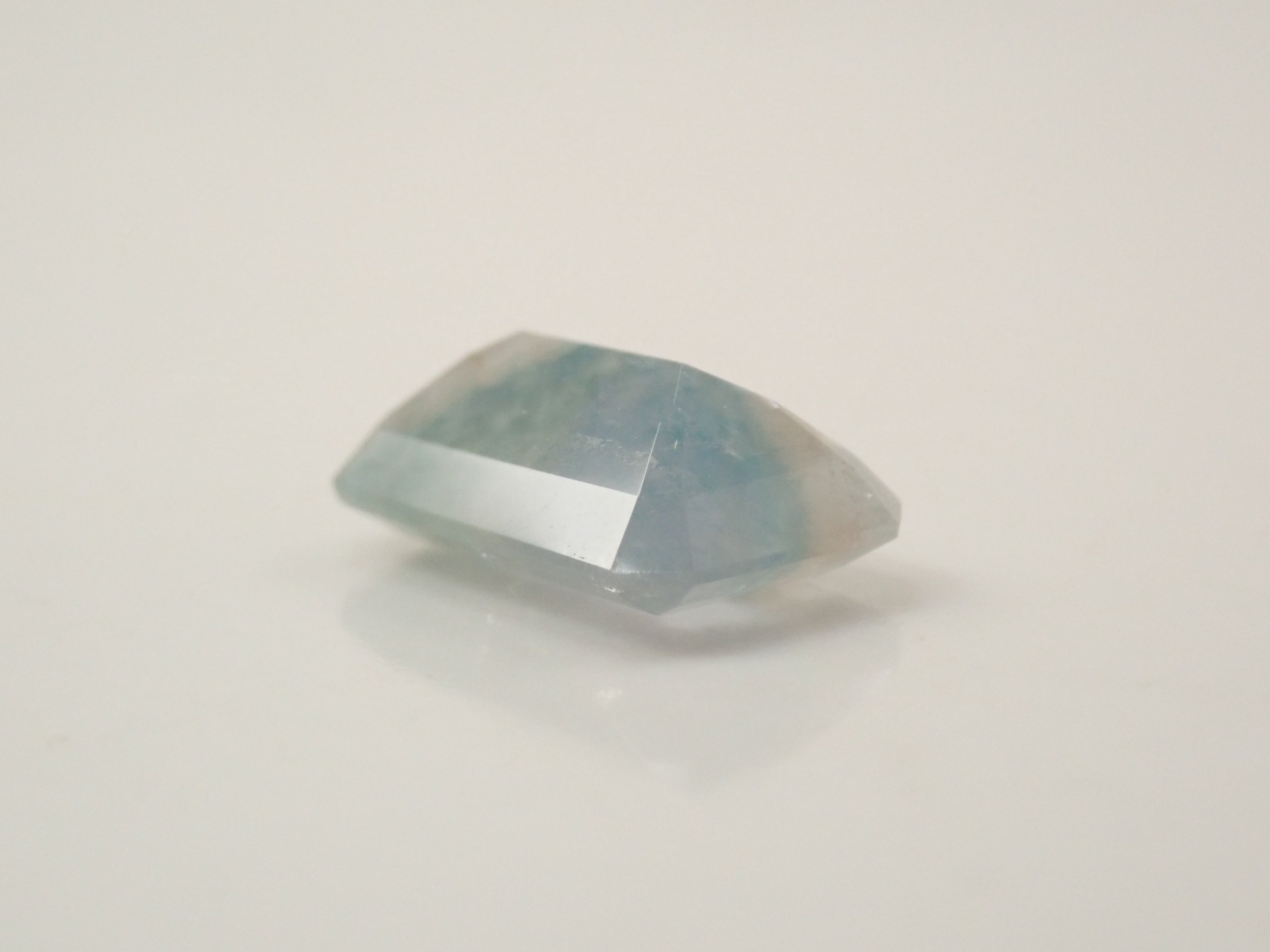 【11月22日晚間10點開賣】巴西美杜莎石英(帕拉伊巴石英)2.383克拉裸石