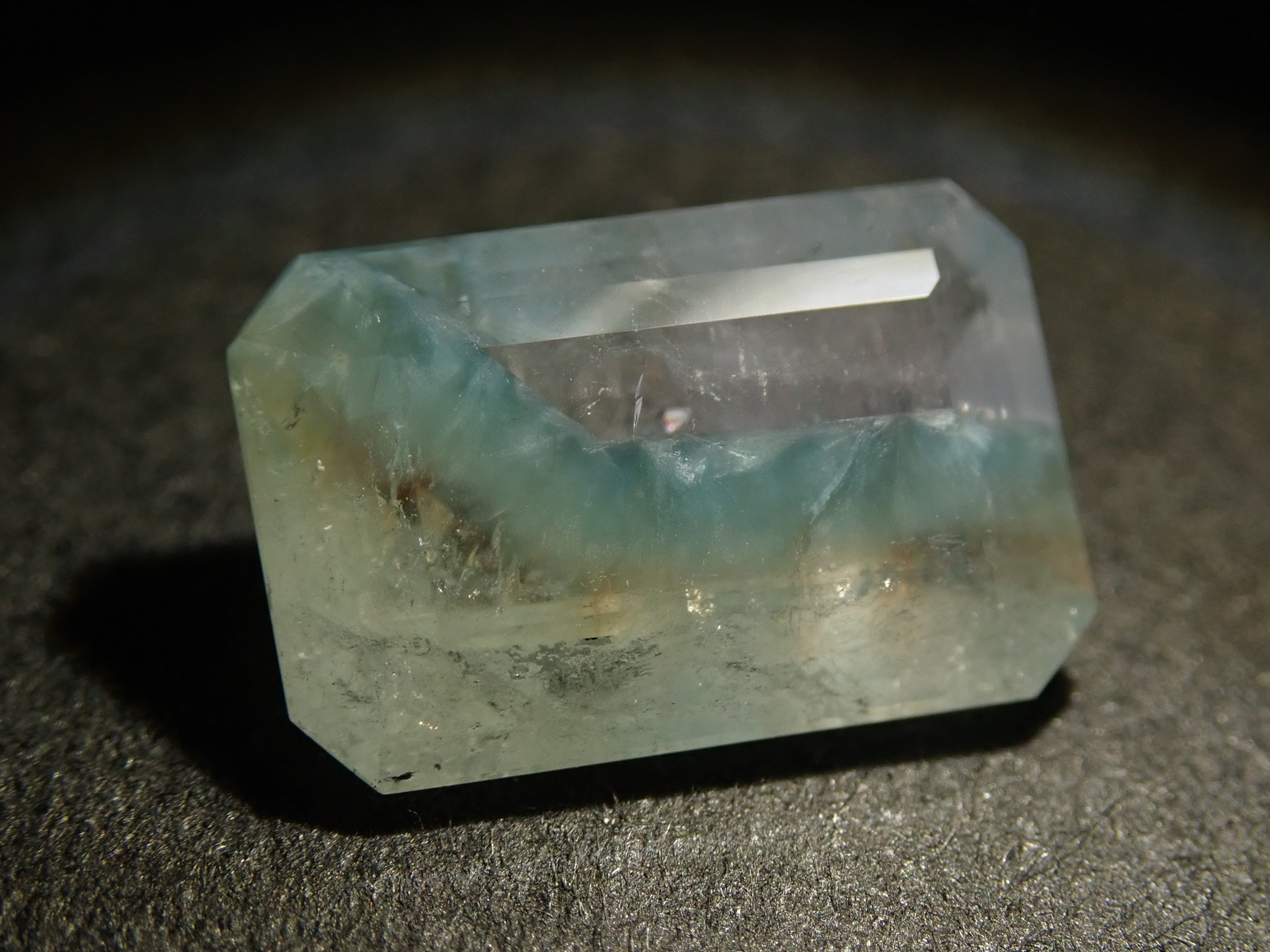 【11月22日晚間10點開賣】巴西美杜莎石英(帕拉伊巴石英)2.383克拉裸石