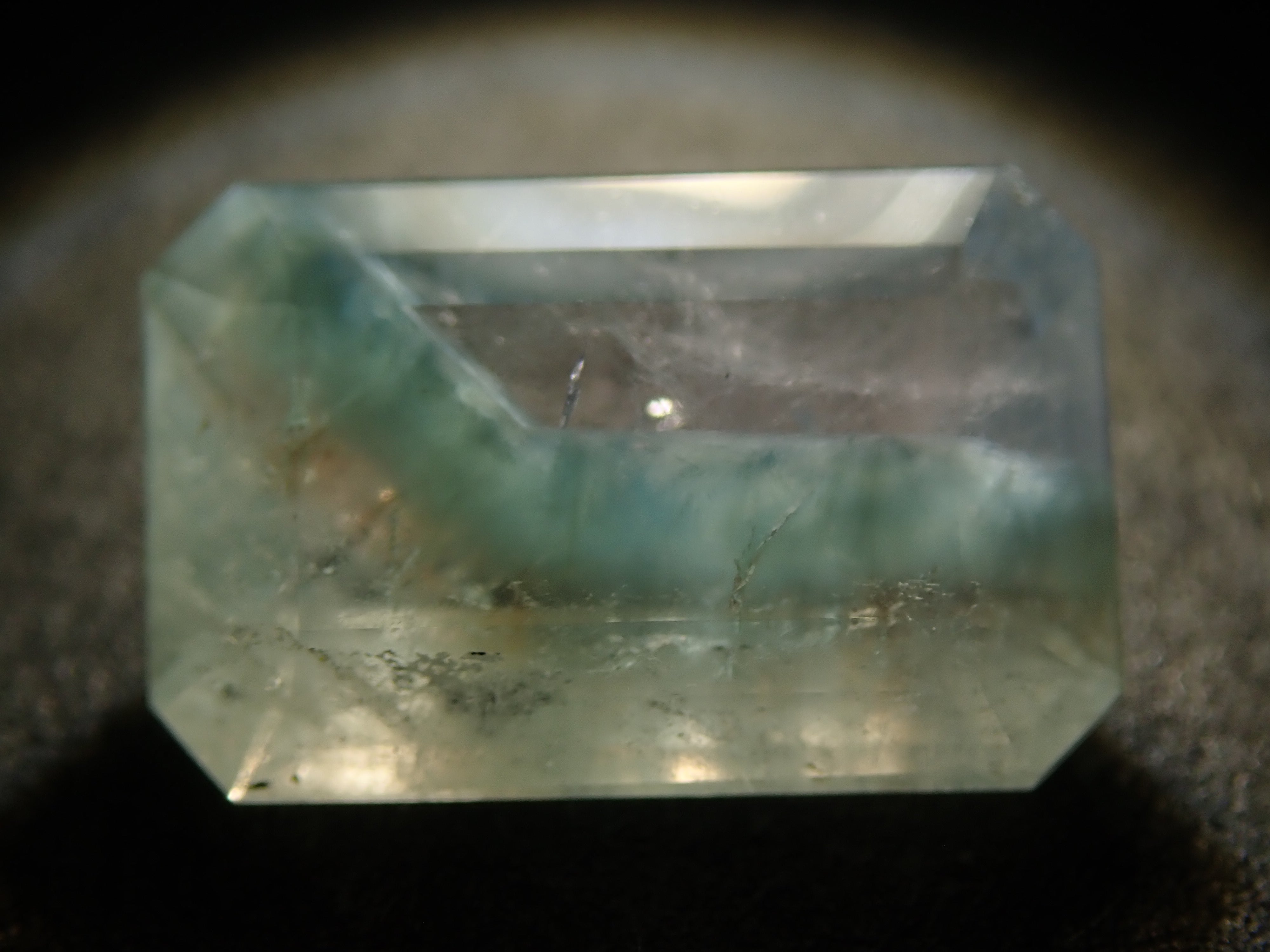 【11月22日晚間10點開賣】巴西美杜莎石英(帕拉伊巴石英)2.383克拉裸石