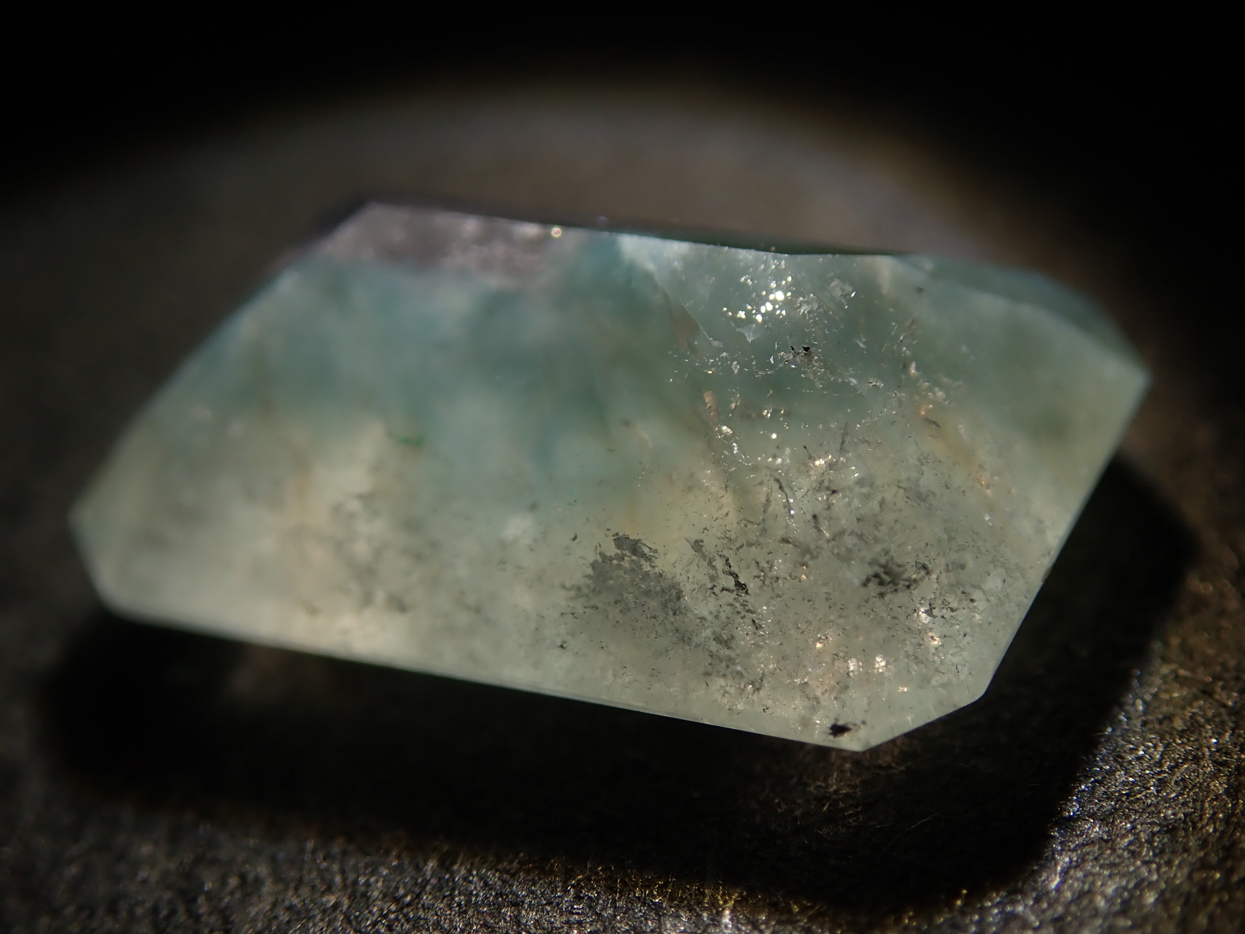 【11月22日晚間10點開賣】巴西美杜莎石英(帕拉伊巴石英)2.383克拉裸石