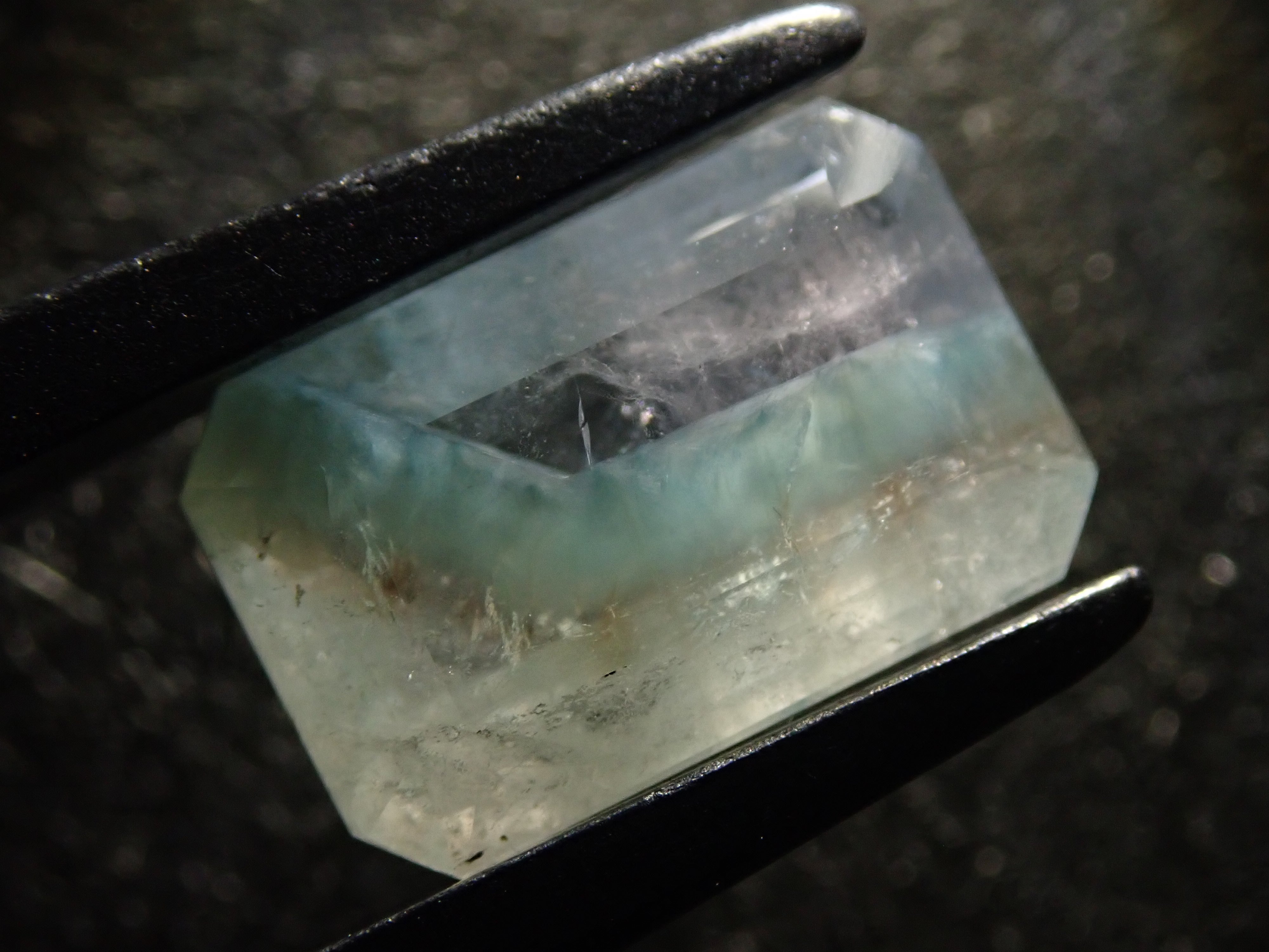 【11月22日晚間10點開賣】巴西美杜莎石英(帕拉伊巴石英)2.383克拉裸石