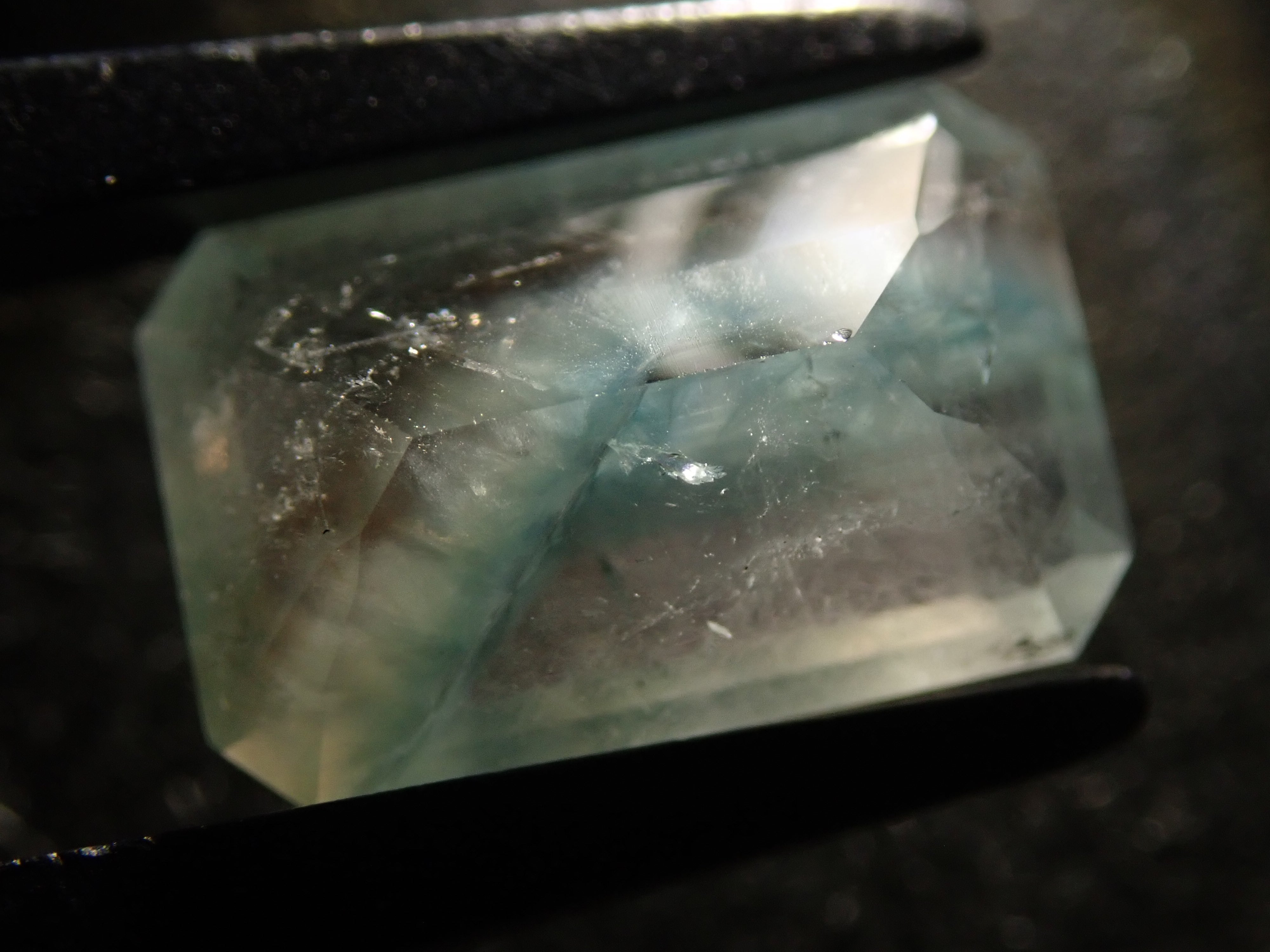 【11月22日晚間10點開賣】巴西美杜莎石英(帕拉伊巴石英)2.383克拉裸石