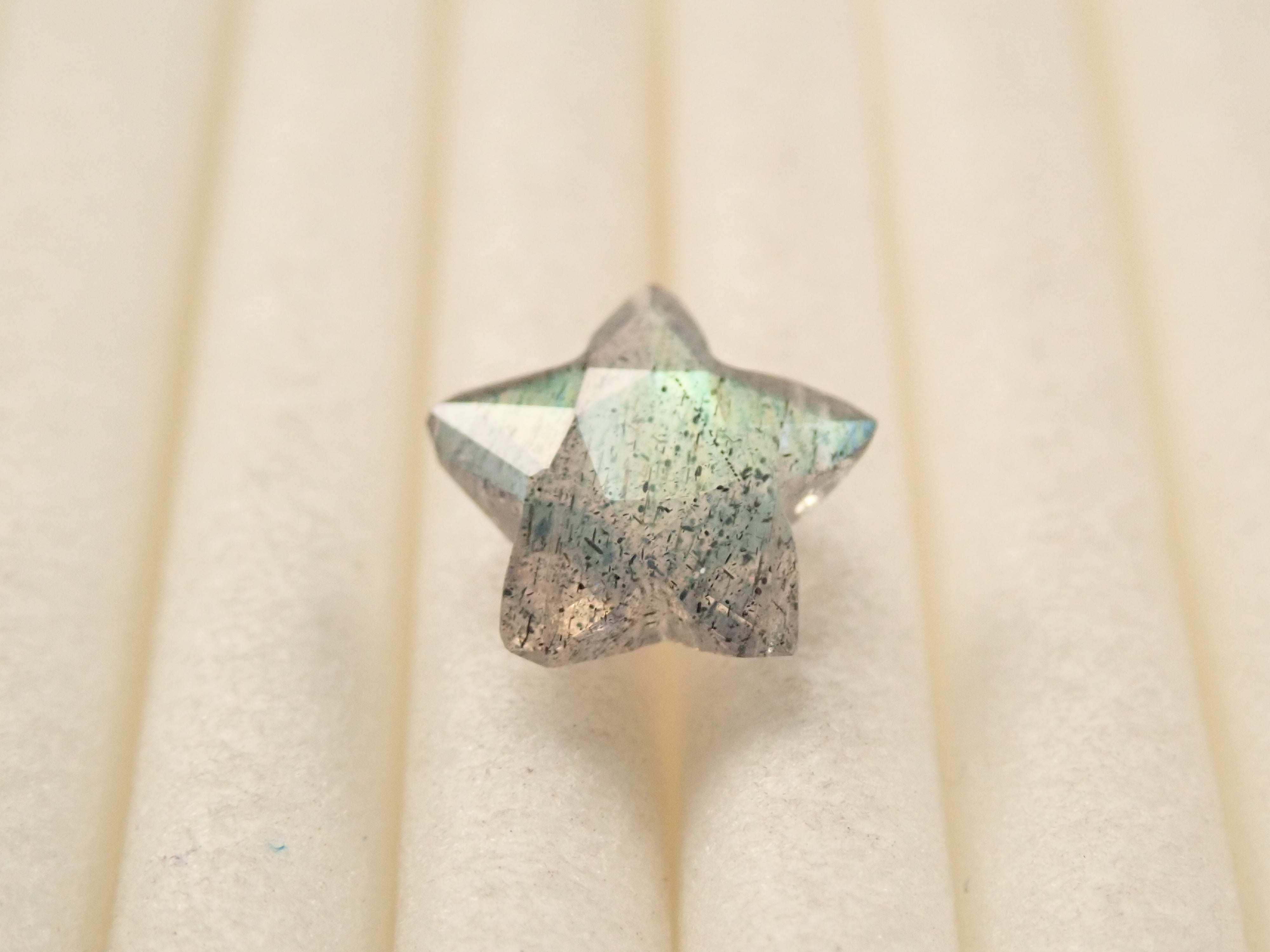 【11/3 22時販売】マダガスカル産ラブラドライト 0.903ctルース