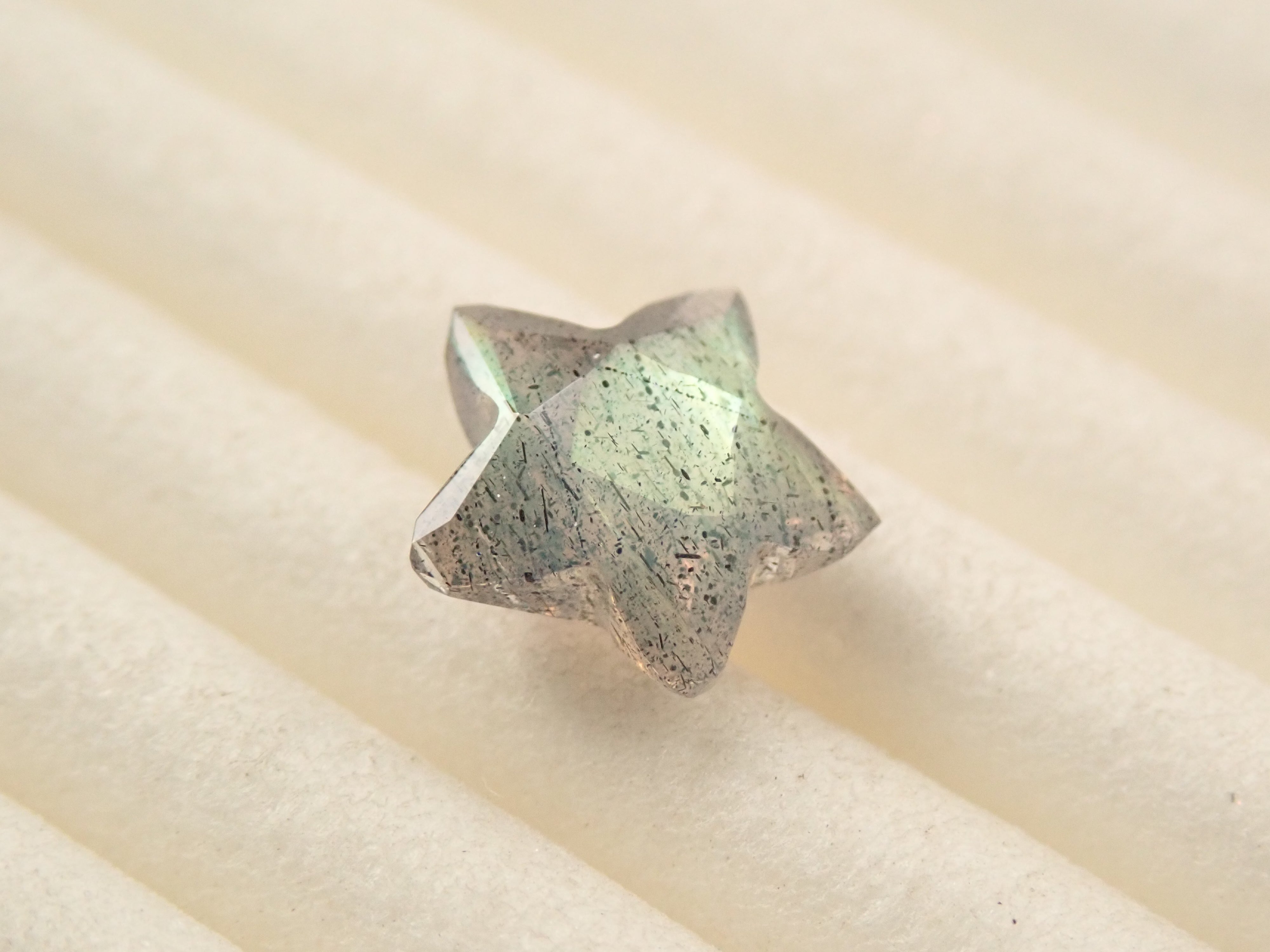 【11/3 22時販売】マダガスカル産ラブラドライト 0.903ctルース