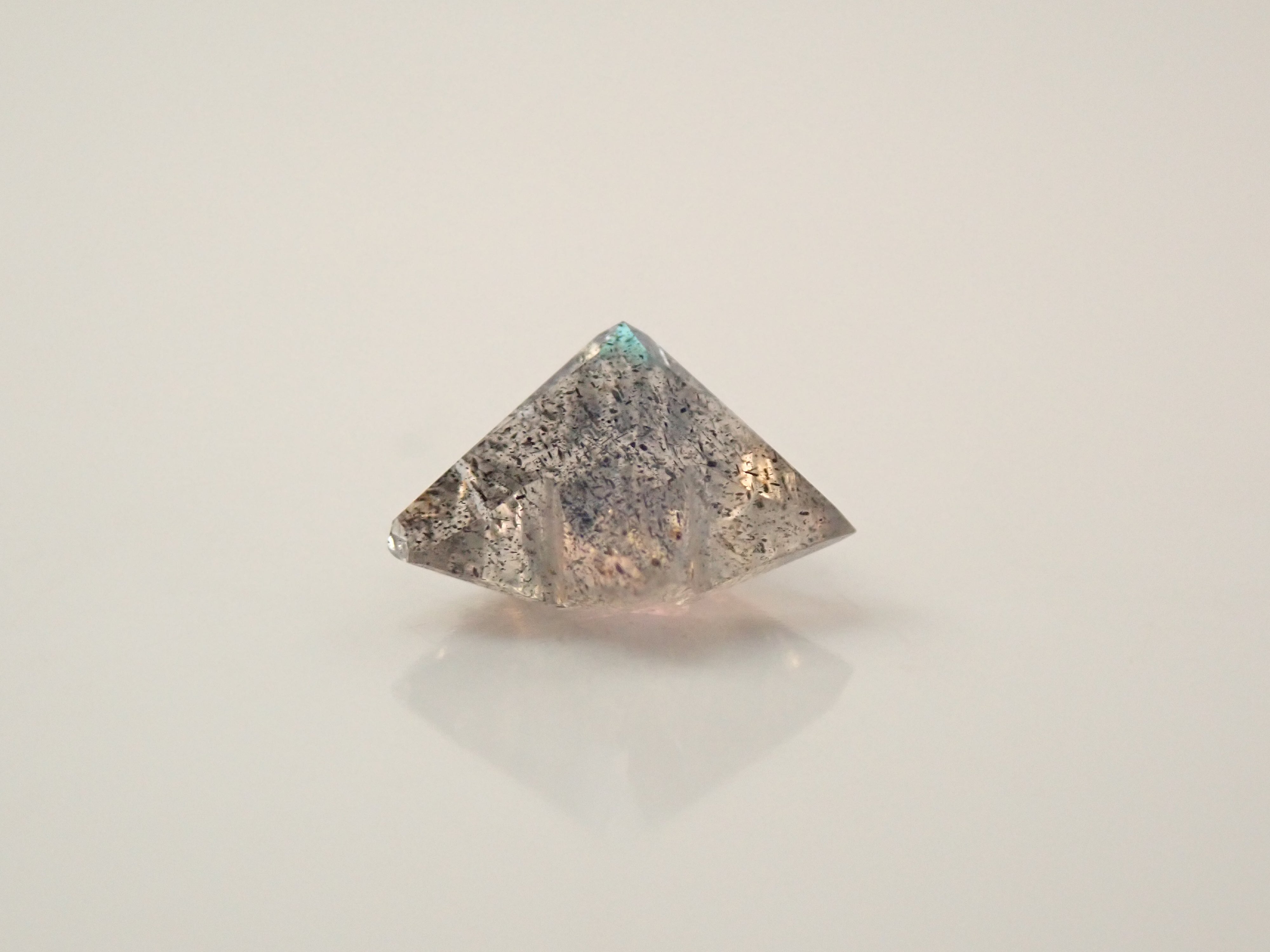 【11/3 22時販売】マダガスカル産ラブラドライト 0.903ctルース