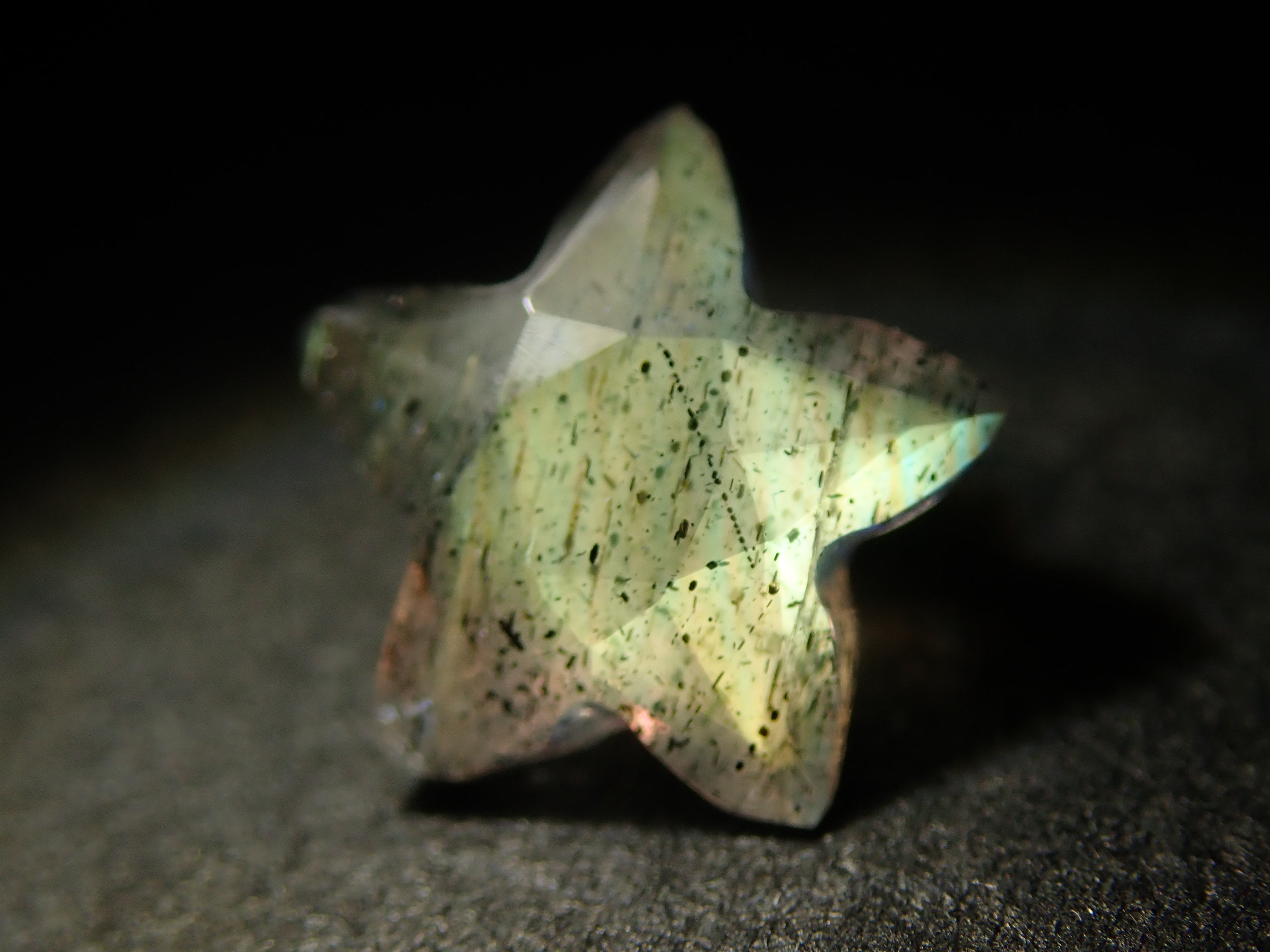 【11/3 22時販売】マダガスカル産ラブラドライト 0.903ctルース