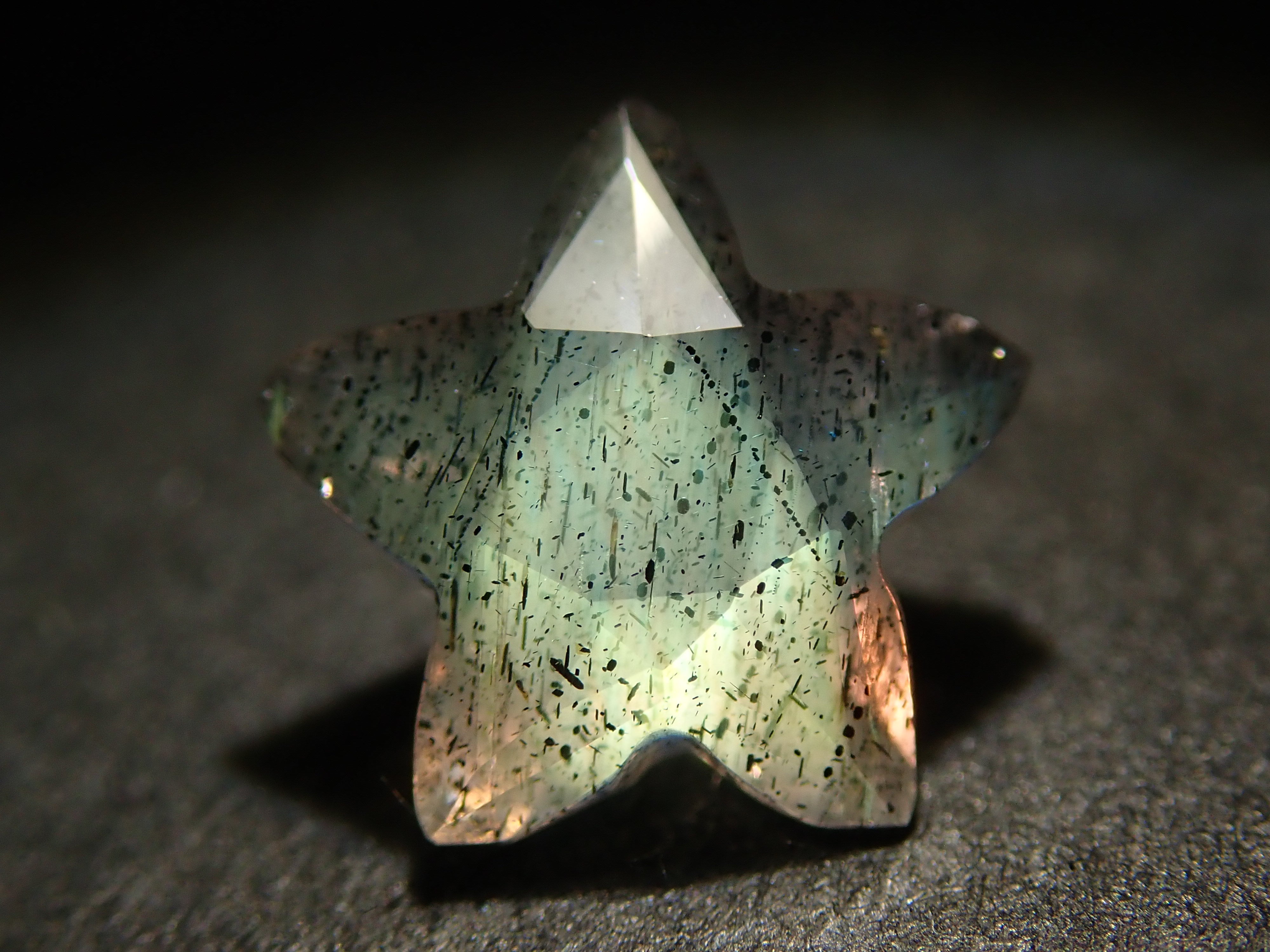 【11/3 22時販売】マダガスカル産ラブラドライト 0.903ctルース