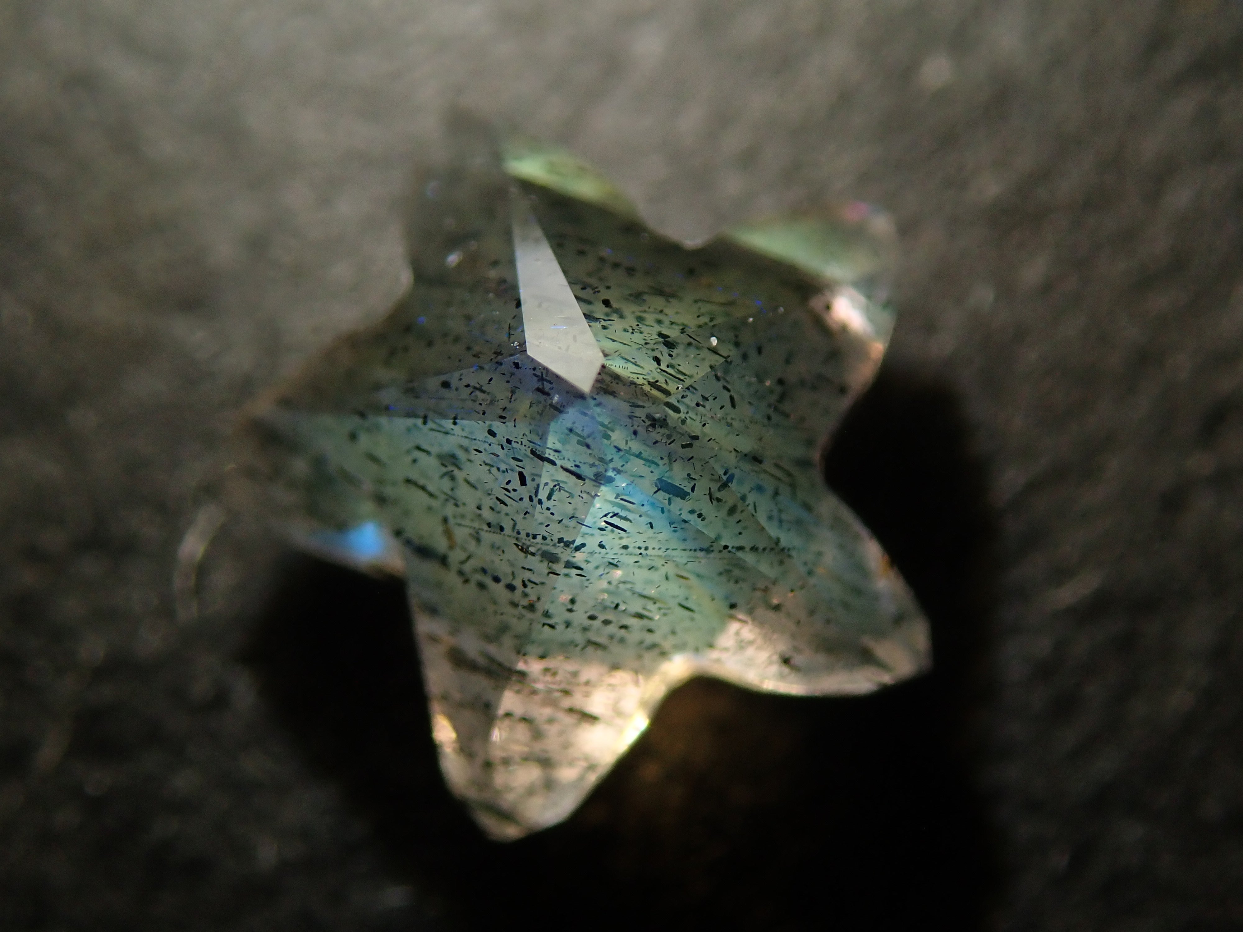 【11/3 22時販売】マダガスカル産ラブラドライト 0.903ctルース