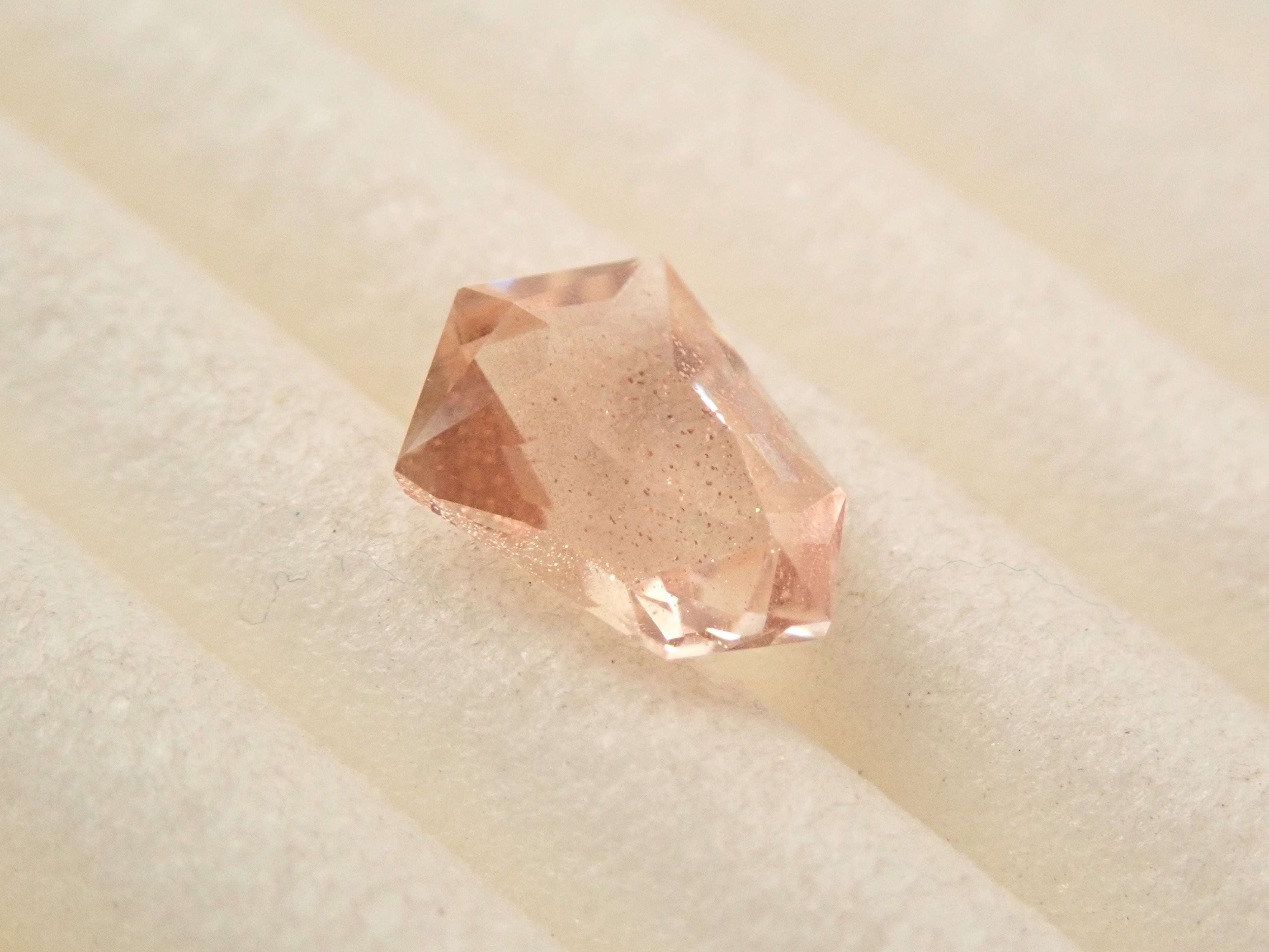 【11/3 22時販売】アメリカ産オレゴンサンストーン 0.478ctルース