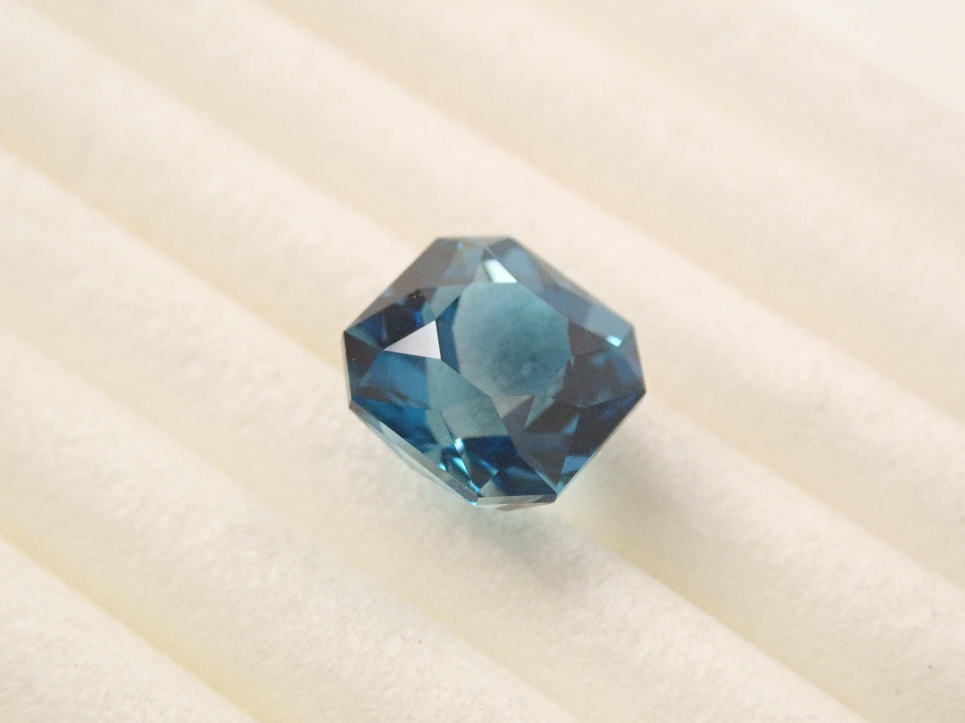 【11/1 22時販売】ブラジル産ロンドンブルートパーズ 1.950ctルース