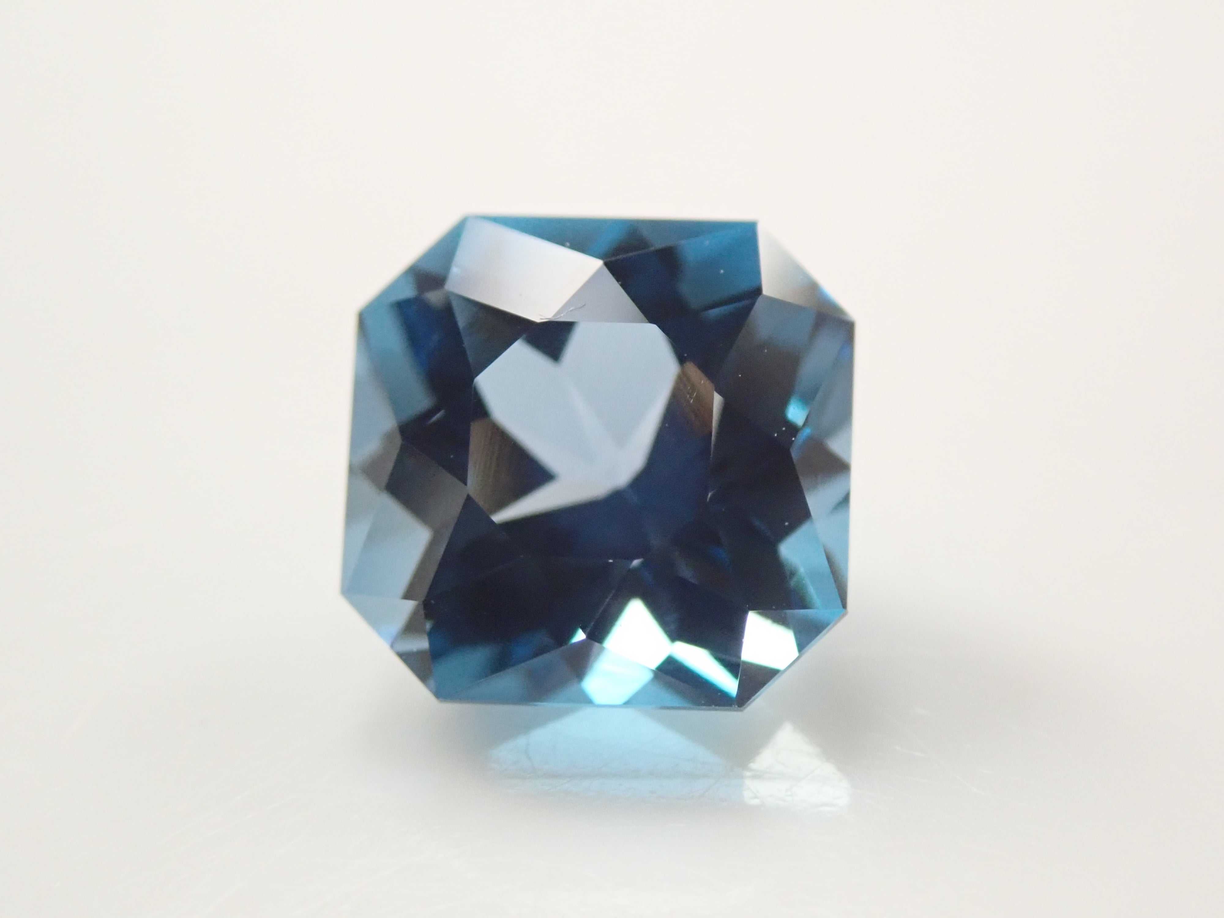 【11/1 22時販売】ブラジル産ロンドンブルートパーズ 1.950ctルース