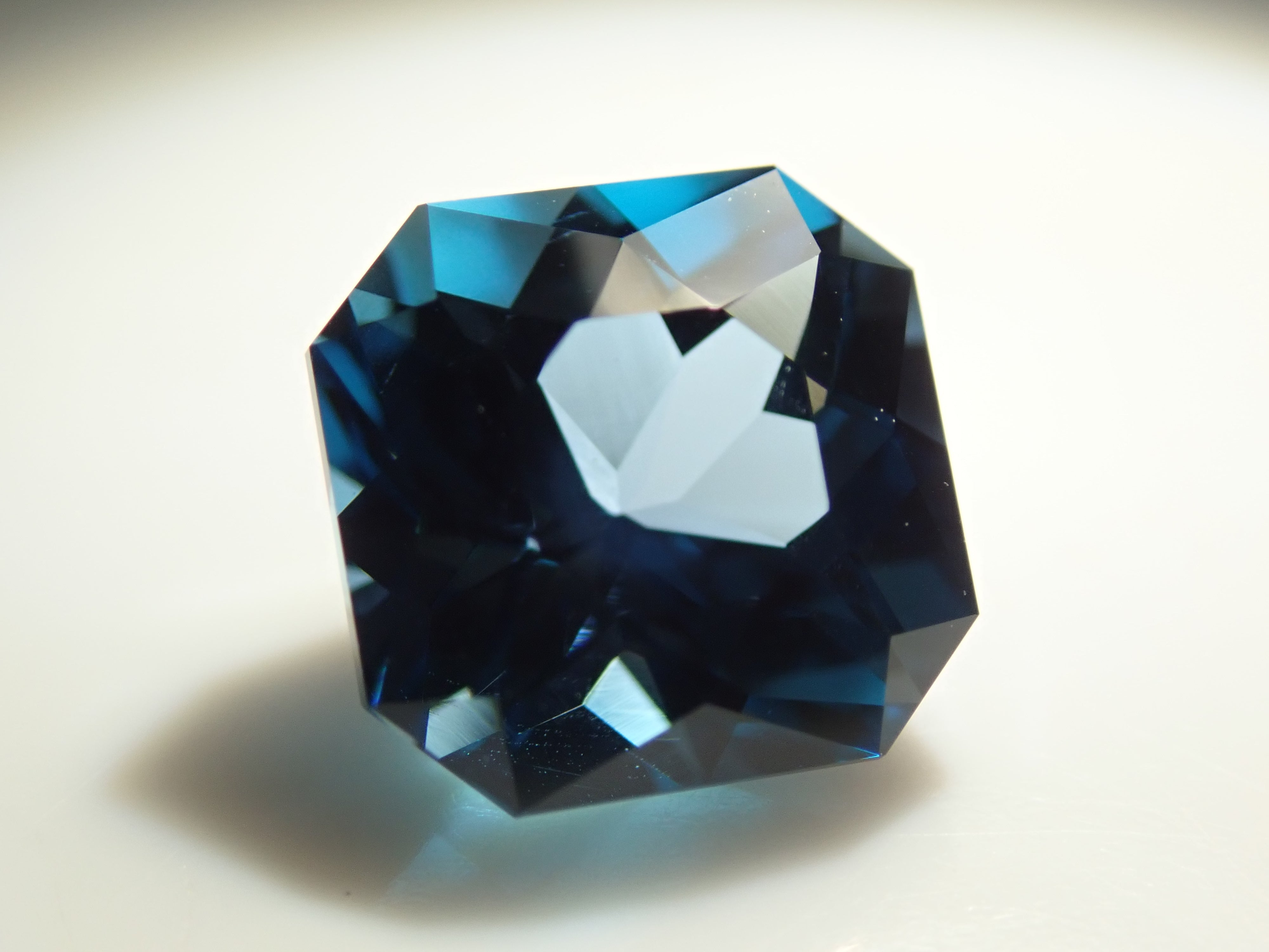 【11/1 22時販売】ブラジル産ロンドンブルートパーズ 1.950ctルース