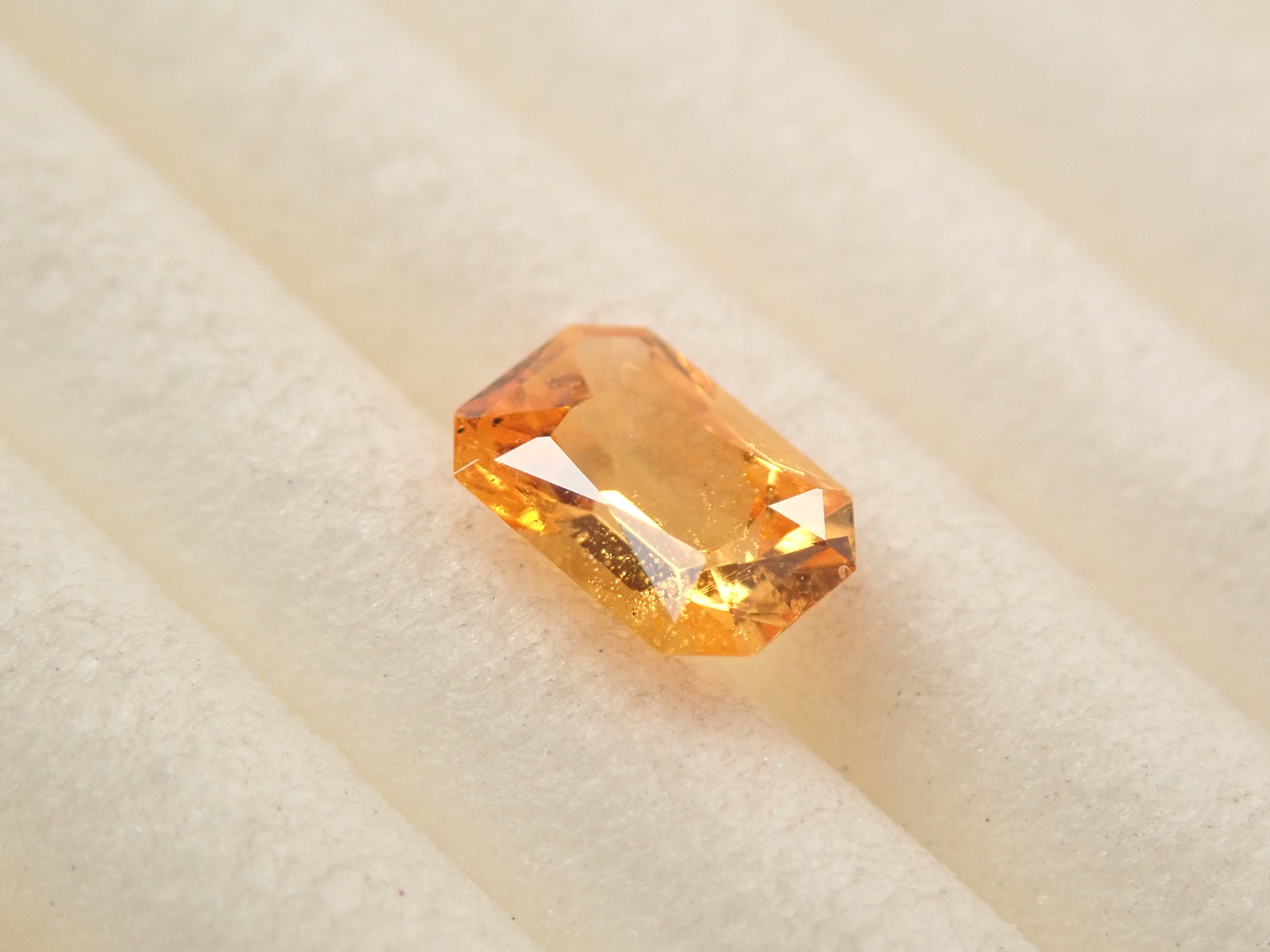 タンザニア産スペサルティンガーネット 0.383ctルース