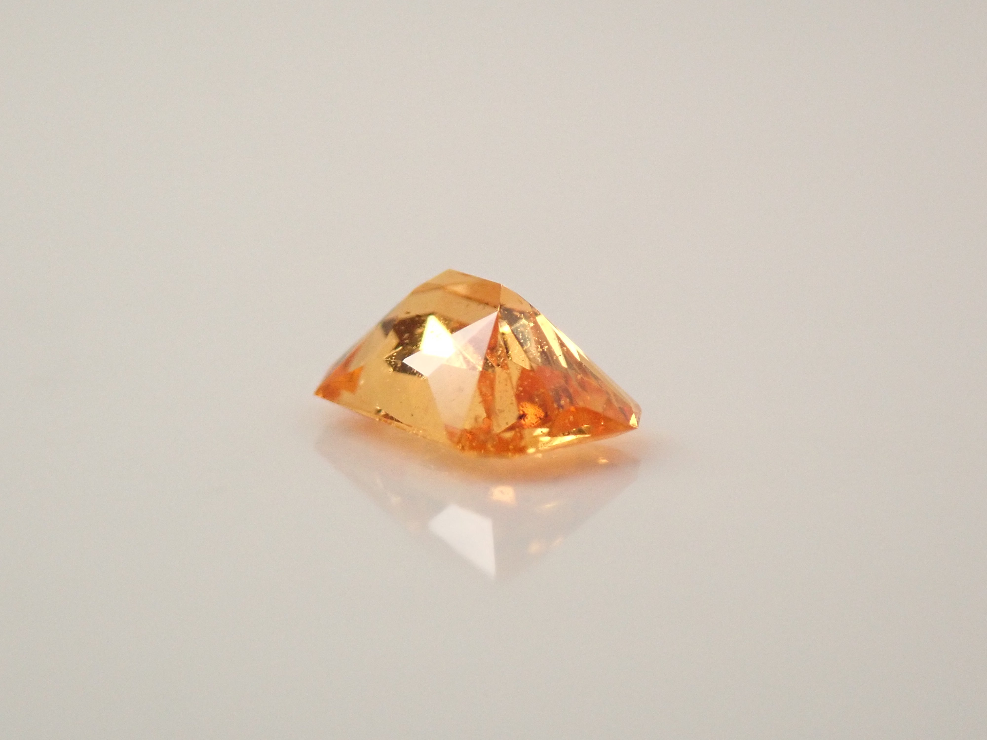 タンザニア産スペサルティンガーネット 0.383ctルース