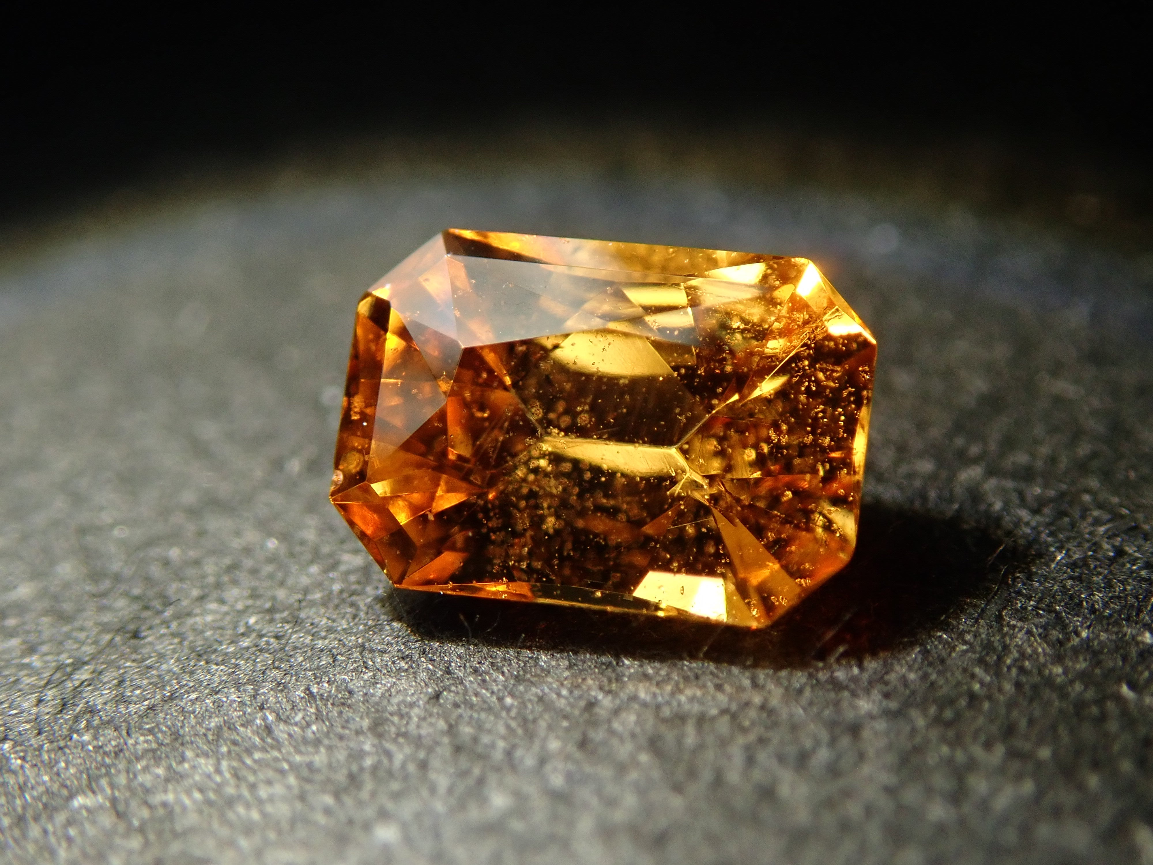 タンザニア産スペサルティンガーネット 0.383ctルース