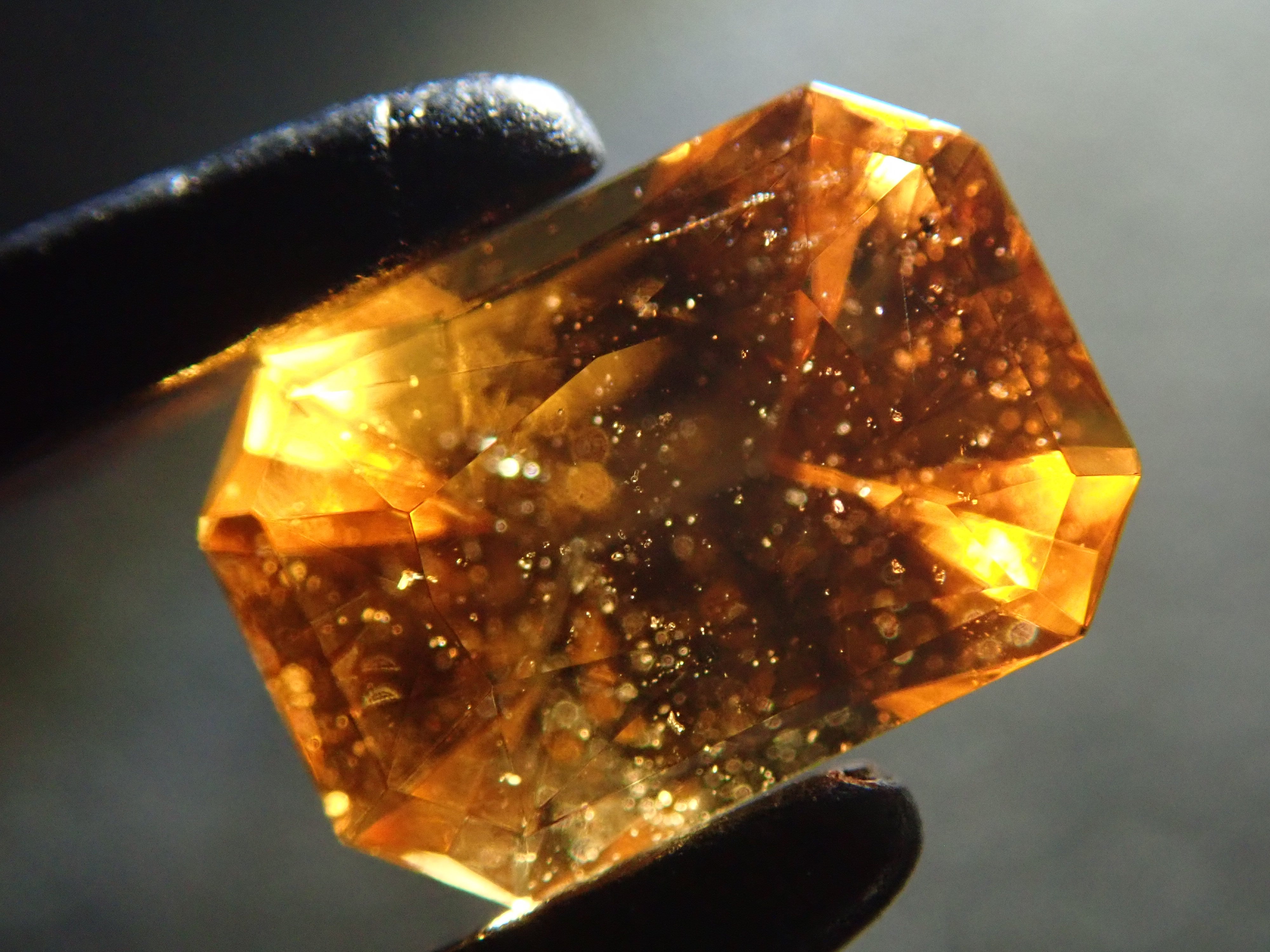 タンザニア産スペサルティンガーネット 0.383ctルース