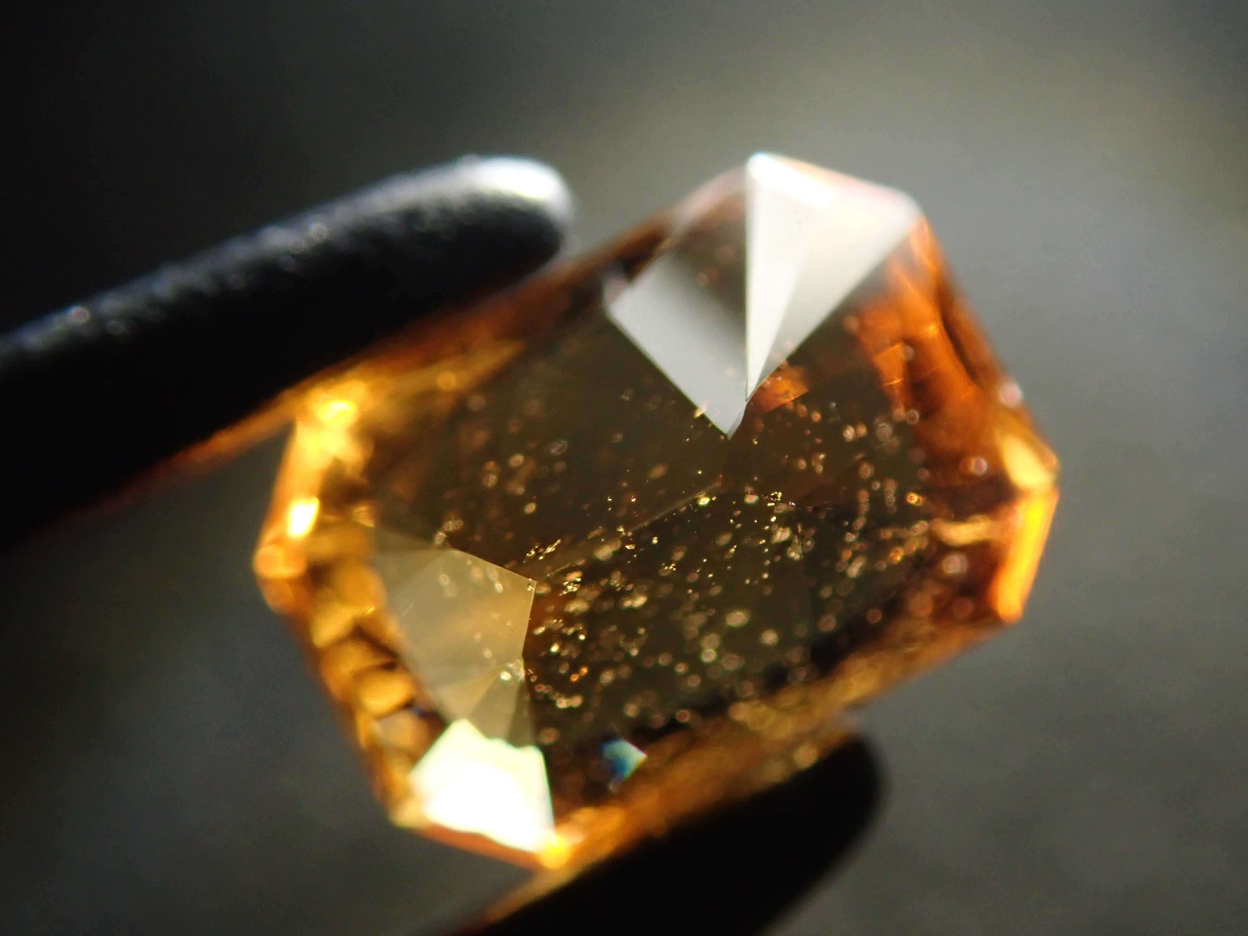 タンザニア産スペサルティンガーネット 0.383ctルース